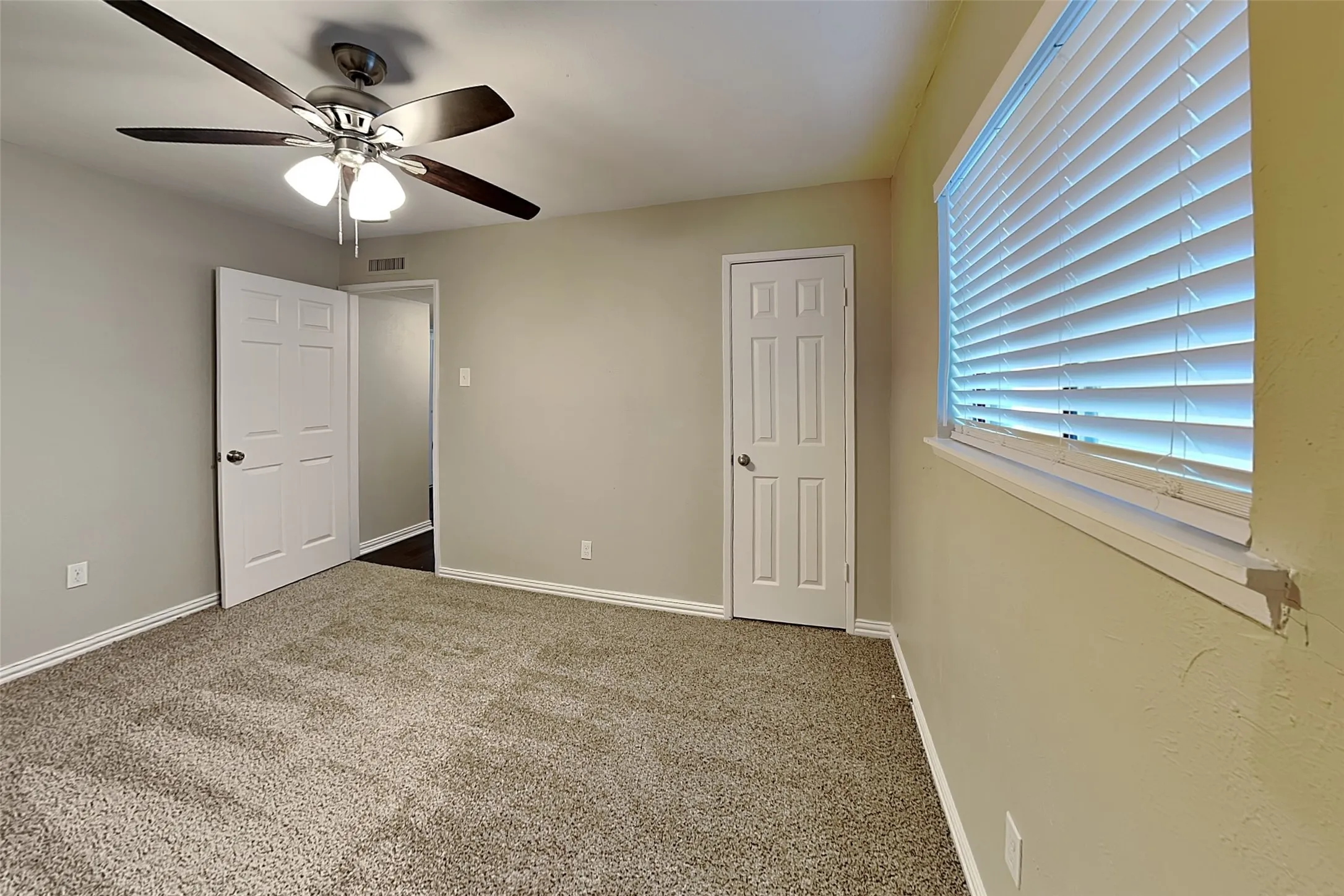 Single Family Residence For Rent in Dallas County , 5905 Cedar Lane, Rowlett, Texas 75089, 3 Bedroom, 2 Bathroom, 2 Garage spaces, 1,591 Sqft, built in 1978, mls#21397351, Real Estate Agent in Rowlett, Homes For Rent in Dallas county, Homes For Rent in Rowlett, Realtor in Rowlett Texas, Real Estate Brokerage Independent Realty Texas, Luminita Cordes Realtor
