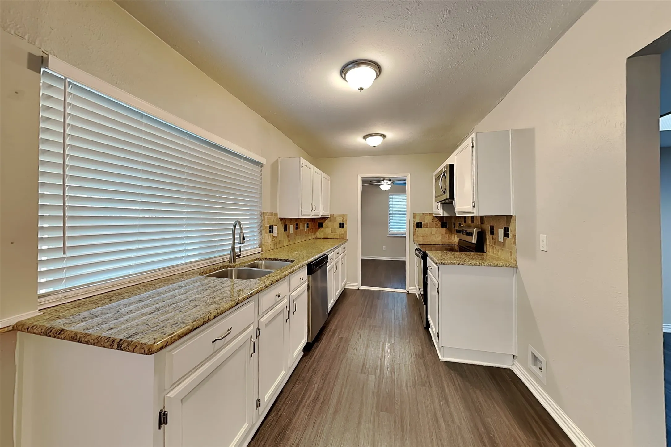 Single Family Residence For Rent in Dallas County , 5905 Cedar Lane, Rowlett, Texas 75089, 3 Bedroom, 2 Bathroom, 2 Garage spaces, 1,591 Sqft, built in 1978, mls#21397351, Real Estate Agent in Rowlett, Homes For Rent in Dallas county, Homes For Rent in Rowlett, Realtor in Rowlett Texas, Real Estate Brokerage Independent Realty Texas, Luminita Cordes Realtor