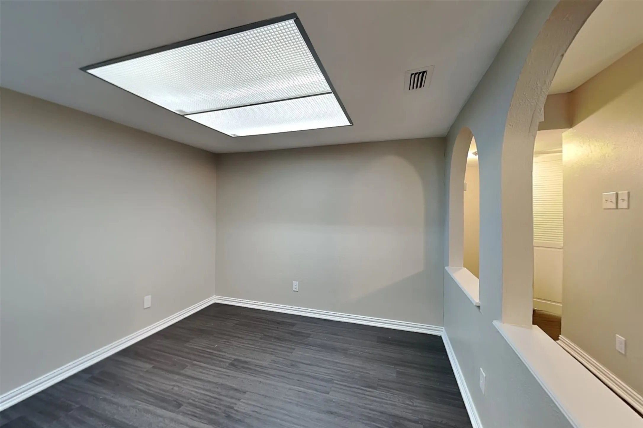 Single Family Residence For Rent in Dallas County , 5905 Cedar Lane, Rowlett, Texas 75089, 3 Bedroom, 2 Bathroom, 2 Garage spaces, 1,591 Sqft, built in 1978, mls#21397351, Real Estate Agent in Rowlett, Homes For Rent in Dallas county, Homes For Rent in Rowlett, Realtor in Rowlett Texas, Real Estate Brokerage Independent Realty Texas, Luminita Cordes Realtor