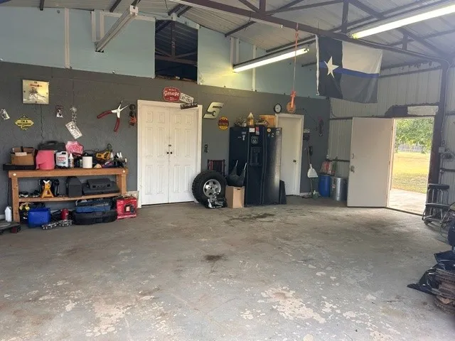 Single Family Residence For Sale in Ellis County , 5961 Fm 66, Maypearl, Texas 76064, 3 Bedroom, 2 Bathroom, 2 Garage spaces, 1,665 Sqft, built in 2003, mls#21397354, Real Estate Agent in Maypearl, Homes For Sale in Ellis county, Homes For Sale in Maypearl, Realtor in Maypearl Texas, Real Estate Brokerage Independent Realty Texas, Luminita Cordes Realtor