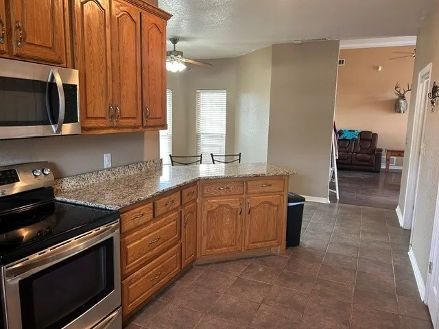 Single Family Residence For Sale in Ellis County , 5961 Fm 66, Maypearl, Texas 76064, 3 Bedroom, 2 Bathroom, 2 Garage spaces, 1,665 Sqft, built in 2003, mls#21397354, Real Estate Agent in Maypearl, Homes For Sale in Ellis county, Homes For Sale in Maypearl, Realtor in Maypearl Texas, Real Estate Brokerage Independent Realty Texas, Luminita Cordes Realtor