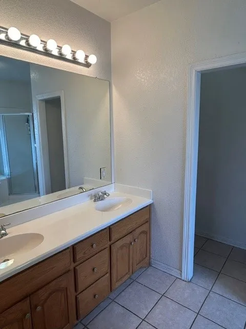 Single Family Residence For Sale in Ellis County , 5961 Fm 66, Maypearl, Texas 76064, 3 Bedroom, 2 Bathroom, 2 Garage spaces, 1,665 Sqft, built in 2003, mls#21397354, Real Estate Agent in Maypearl, Homes For Sale in Ellis county, Homes For Sale in Maypearl, Realtor in Maypearl Texas, Real Estate Brokerage Independent Realty Texas, Luminita Cordes Realtor