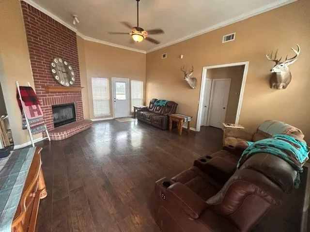 Single Family Residence For Sale in Ellis County , 5961 Fm 66, Maypearl, Texas 76064, 3 Bedroom, 2 Bathroom, 2 Garage spaces, 1,665 Sqft, built in 2003, mls#21397354, Real Estate Agent in Maypearl, Homes For Sale in Ellis county, Homes For Sale in Maypearl, Realtor in Maypearl Texas, Real Estate Brokerage Independent Realty Texas, Luminita Cordes Realtor