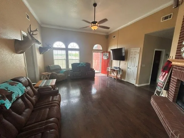 Single Family Residence For Sale in Ellis County , 5961 Fm 66, Maypearl, Texas 76064, 3 Bedroom, 2 Bathroom, 2 Garage spaces, 1,665 Sqft, built in 2003, mls#21397354, Real Estate Agent in Maypearl, Homes For Sale in Ellis county, Homes For Sale in Maypearl, Realtor in Maypearl Texas, Real Estate Brokerage Independent Realty Texas, Luminita Cordes Realtor