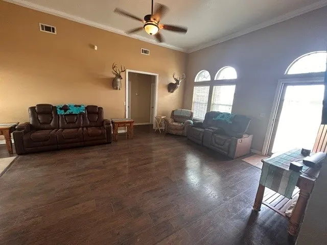 Single Family Residence For Sale in Ellis County , 5961 Fm 66, Maypearl, Texas 76064, 3 Bedroom, 2 Bathroom, 2 Garage spaces, 1,665 Sqft, built in 2003, mls#21397354, Real Estate Agent in Maypearl, Homes For Sale in Ellis county, Homes For Sale in Maypearl, Realtor in Maypearl Texas, Real Estate Brokerage Independent Realty Texas, Luminita Cordes Realtor