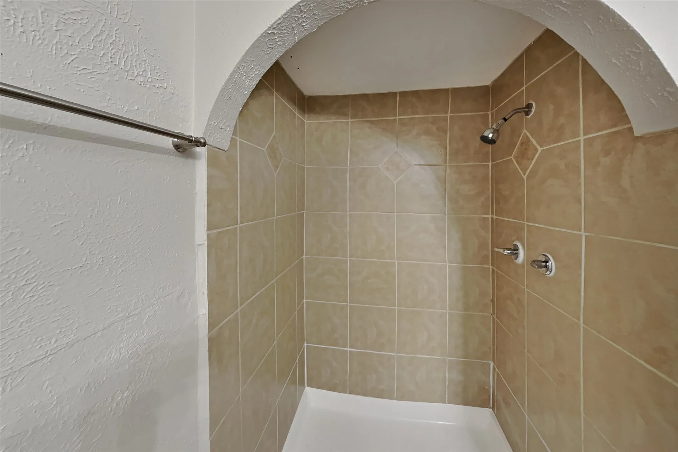 Single Family Residence For Rent in Collin County , 6560 Chinaberry Trail, Plano, Texas 75023, 3 Bedroom, 2 Bathroom, 2 Garage spaces, 1,591 Sqft, built in 1978, mls#21397356, Real Estate Agent in Plano, Homes For Rent in Collin county, Homes For Rent in Plano, Realtor in Plano Texas, Real Estate Brokerage Independent Realty Texas, Luminita Cordes Realtor