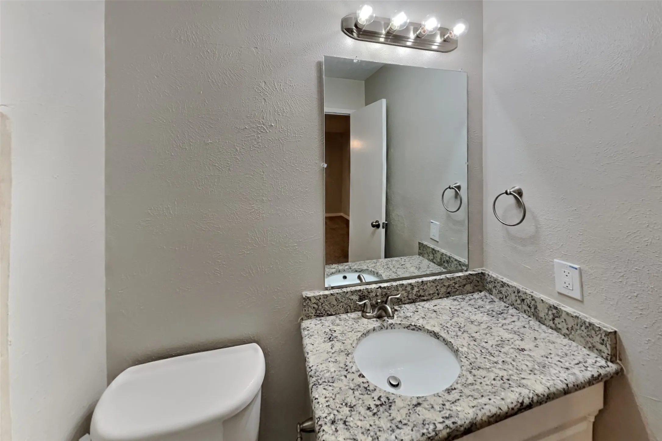 Single Family Residence For Rent in Collin County , 6560 Chinaberry Trail, Plano, Texas 75023, 3 Bedroom, 2 Bathroom, 2 Garage spaces, 1,591 Sqft, built in 1978, mls#21397356, Real Estate Agent in Plano, Homes For Rent in Collin county, Homes For Rent in Plano, Realtor in Plano Texas, Real Estate Brokerage Independent Realty Texas, Luminita Cordes Realtor