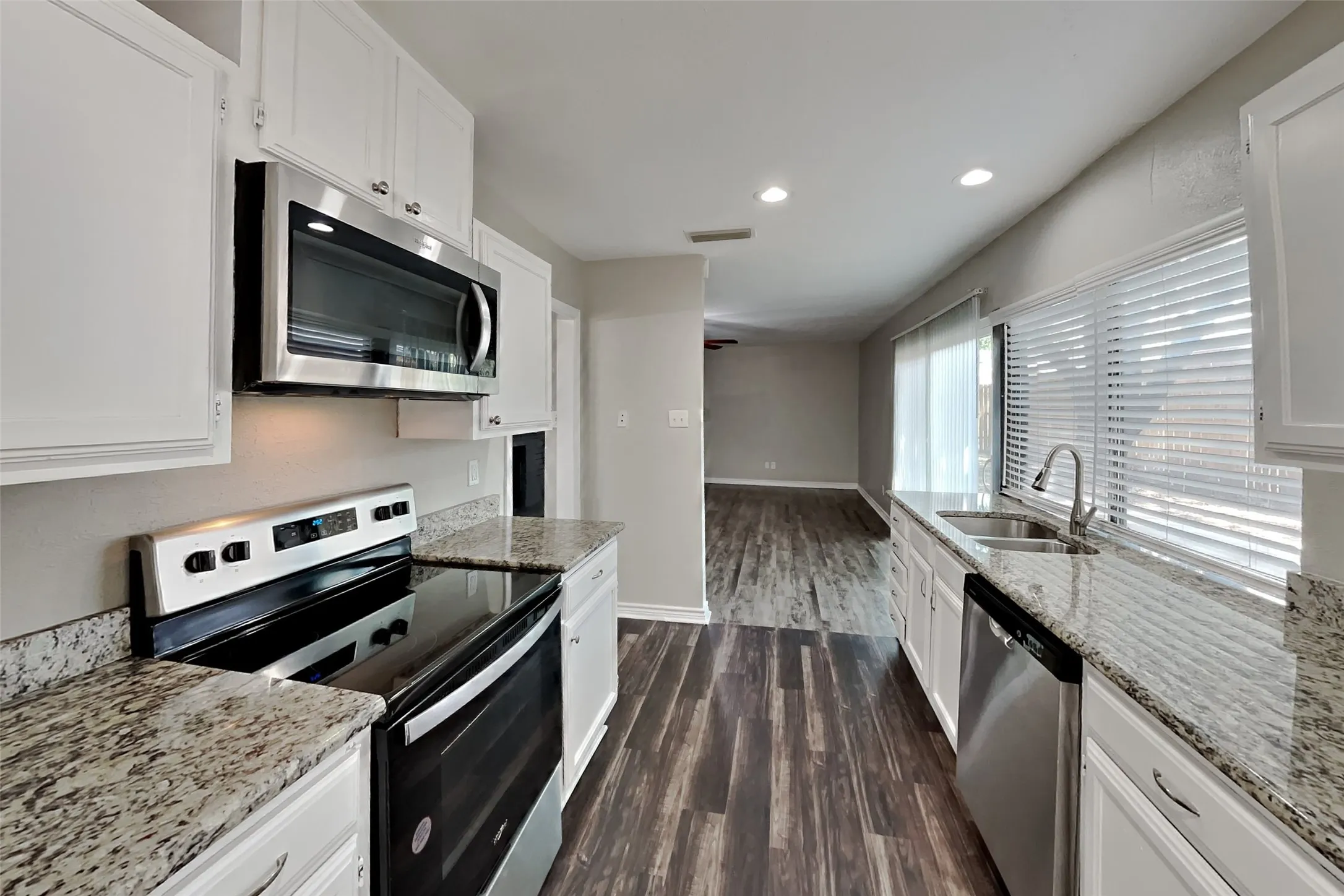 Single Family Residence For Rent in Collin County , 6560 Chinaberry Trail, Plano, Texas 75023, 3 Bedroom, 2 Bathroom, 2 Garage spaces, 1,591 Sqft, built in 1978, mls#21397356, Real Estate Agent in Plano, Homes For Rent in Collin county, Homes For Rent in Plano, Realtor in Plano Texas, Real Estate Brokerage Independent Realty Texas, Luminita Cordes Realtor
