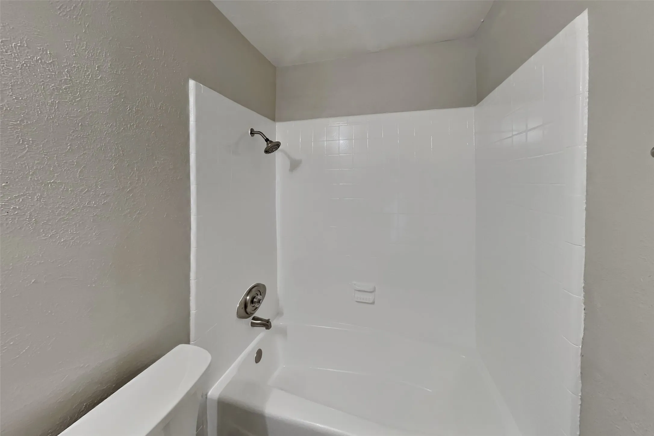Single Family Residence For Rent in Collin County , 6560 Chinaberry Trail, Plano, Texas 75023, 3 Bedroom, 2 Bathroom, 2 Garage spaces, 1,591 Sqft, built in 1978, mls#21397356, Real Estate Agent in Plano, Homes For Rent in Collin county, Homes For Rent in Plano, Realtor in Plano Texas, Real Estate Brokerage Independent Realty Texas, Luminita Cordes Realtor