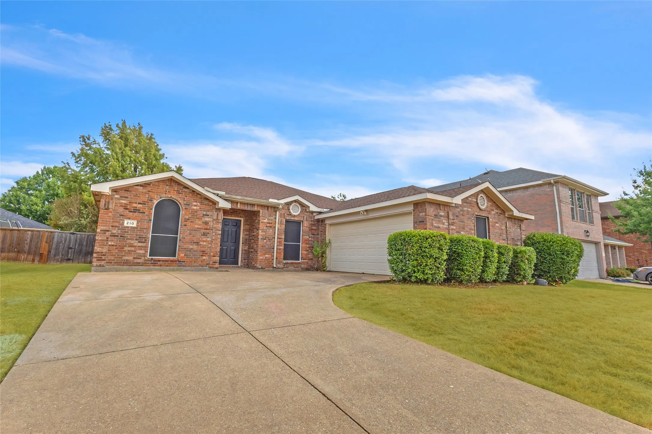 Single Family Residence For Sale in Kaufman County , 210 Angelina Drive, Crandall, Texas 75114, 3 Bedroom, 2 Bathroom, 2 Garage spaces, 1,906 Sqft, built in 2004, mls#21397358, Real Estate Agent in Crandall, Homes For Sale in Kaufman county, Homes For Sale in Crandall, Realtor in Crandall Texas, Real Estate Brokerage Independent Realty Texas, Luminita Cordes Realtor