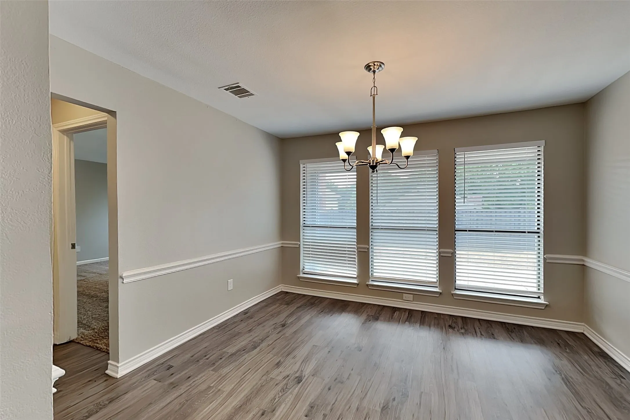 Single Family Residence For Rent in Tarrant County , 4504 Westchase Circle, Grapevine, Texas 76051, 3 Bedroom, 3 Bathroom, 2 Garage spaces, 1,919 Sqft, built in 1986, mls#21397359, Real Estate Agent in Grapevine, Homes For Rent in Tarrant county, Homes For Rent in Grapevine, Realtor in Grapevine Texas, Real Estate Brokerage Independent Realty Texas, Luminita Cordes Realtor