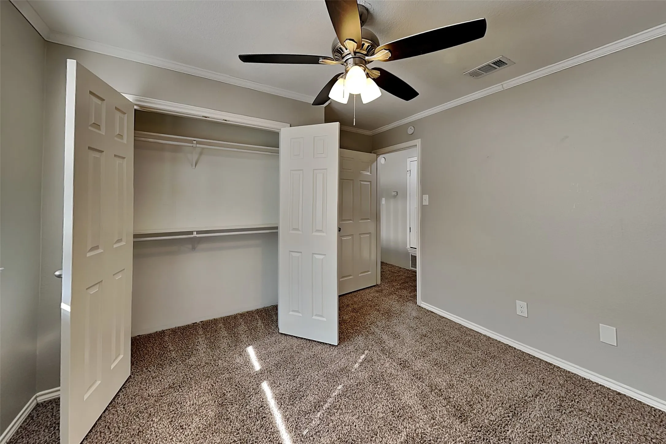 Single Family Residence For Rent in Tarrant County , 4504 Westchase Circle, Grapevine, Texas 76051, 3 Bedroom, 3 Bathroom, 2 Garage spaces, 1,919 Sqft, built in 1986, mls#21397359, Real Estate Agent in Grapevine, Homes For Rent in Tarrant county, Homes For Rent in Grapevine, Realtor in Grapevine Texas, Real Estate Brokerage Independent Realty Texas, Luminita Cordes Realtor