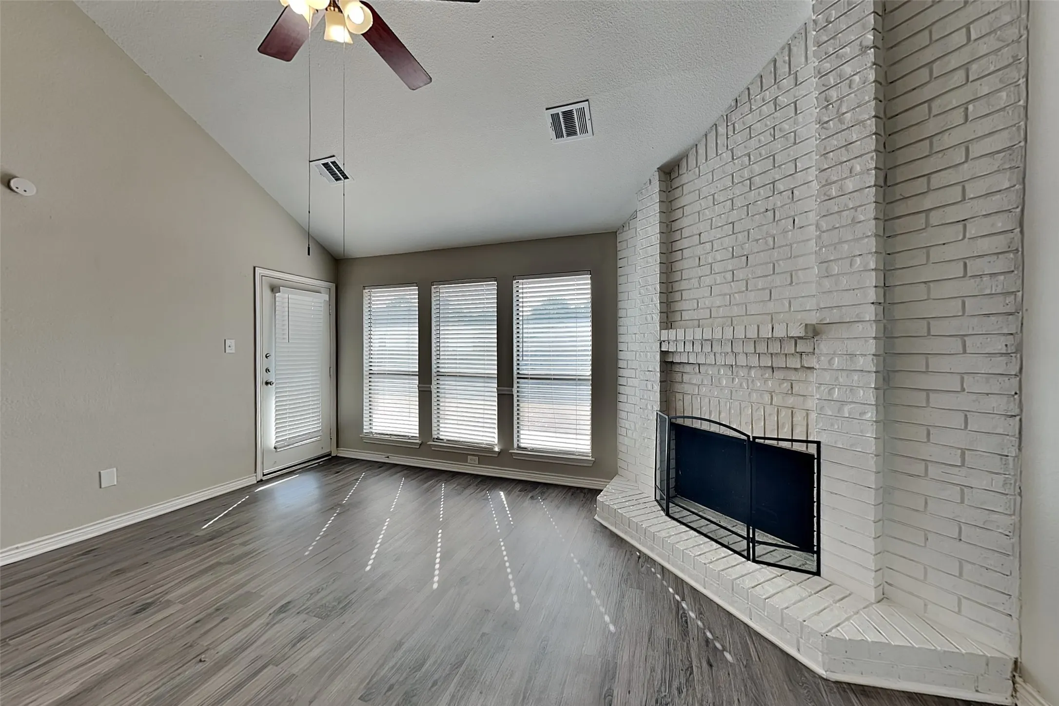 Single Family Residence For Rent in Tarrant County , 4504 Westchase Circle, Grapevine, Texas 76051, 3 Bedroom, 3 Bathroom, 2 Garage spaces, 1,919 Sqft, built in 1986, mls#21397359, Real Estate Agent in Grapevine, Homes For Rent in Tarrant county, Homes For Rent in Grapevine, Realtor in Grapevine Texas, Real Estate Brokerage Independent Realty Texas, Luminita Cordes Realtor