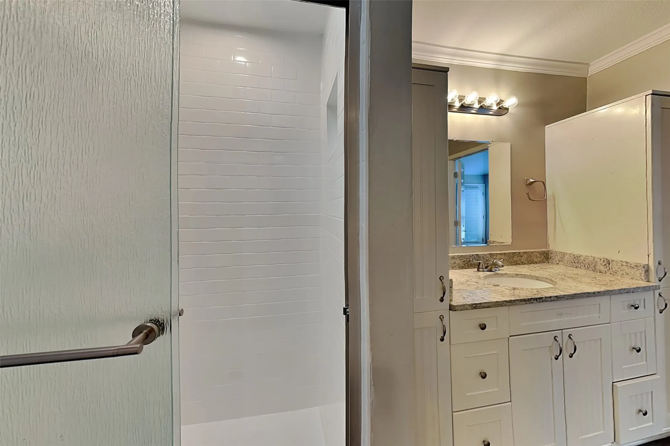 Single Family Residence For Rent in Tarrant County , 4504 Westchase Circle, Grapevine, Texas 76051, 3 Bedroom, 3 Bathroom, 2 Garage spaces, 1,919 Sqft, built in 1986, mls#21397359, Real Estate Agent in Grapevine, Homes For Rent in Tarrant county, Homes For Rent in Grapevine, Realtor in Grapevine Texas, Real Estate Brokerage Independent Realty Texas, Luminita Cordes Realtor