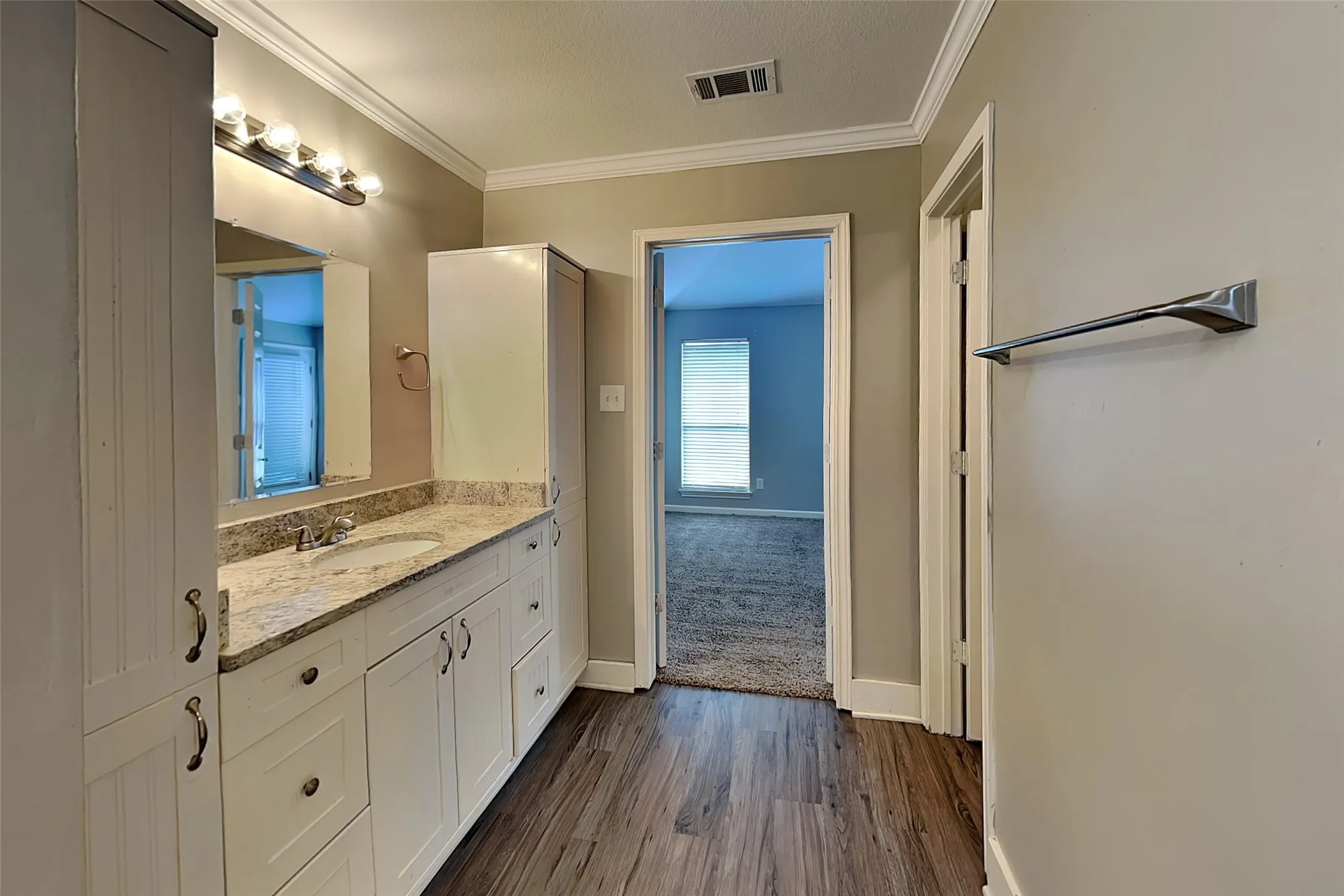 Single Family Residence For Rent in Tarrant County , 4504 Westchase Circle, Grapevine, Texas 76051, 3 Bedroom, 3 Bathroom, 2 Garage spaces, 1,919 Sqft, built in 1986, mls#21397359, Real Estate Agent in Grapevine, Homes For Rent in Tarrant county, Homes For Rent in Grapevine, Realtor in Grapevine Texas, Real Estate Brokerage Independent Realty Texas, Luminita Cordes Realtor