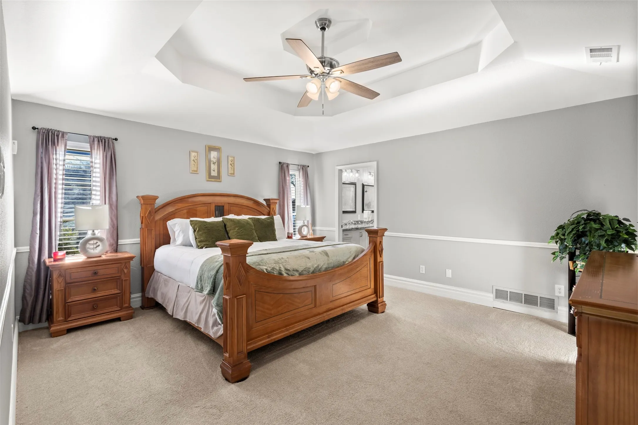 Single Family Residence For Sale in Ellis County , 206 Cripple Creek Road, Glenn Heights, Texas 75154, 4 Bedroom, 3 Bathroom, 3 Garage spaces, 3,388 Sqft, built in 1985, mls#21397361, Real Estate Agent in Glenn Heights, Homes For Sale in Ellis county, Homes For Sale in Glenn Heights, Realtor in Glenn Heights Texas, Real Estate Brokerage Independent Realty Texas, Luminita Cordes Realtor
