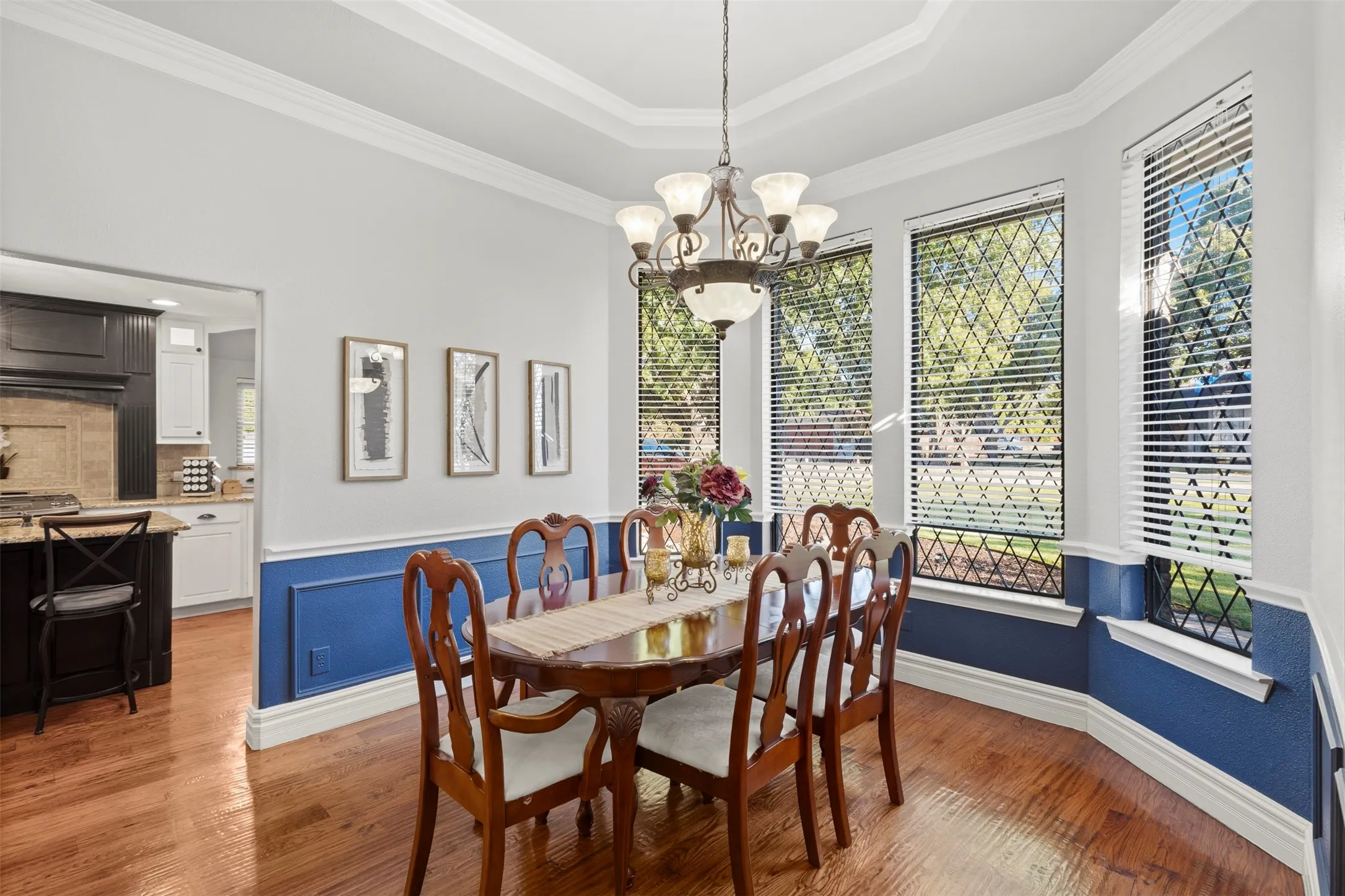 Dining with Natural Light