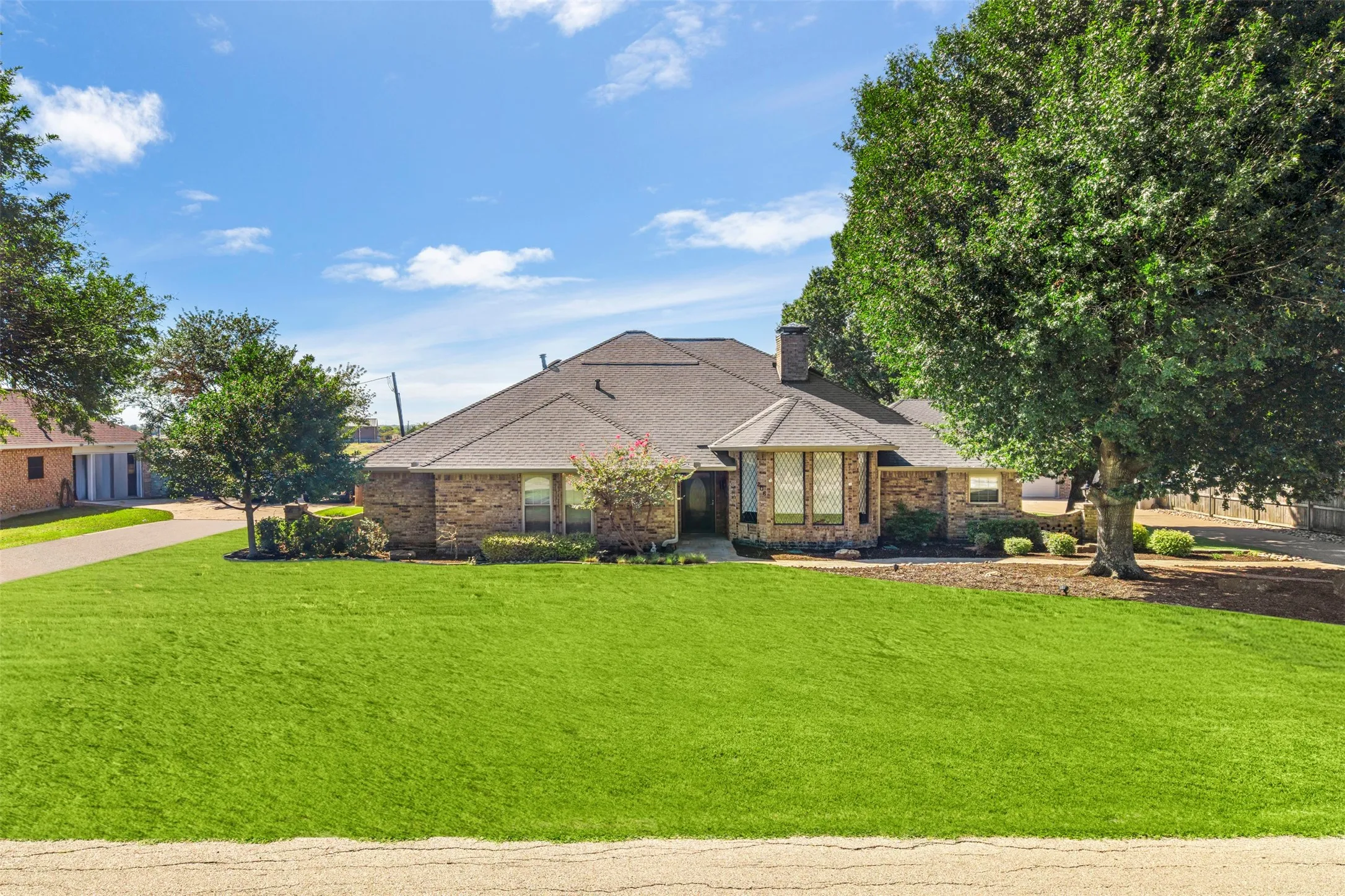 Single Family Residence For Sale in Ellis County , 206 Cripple Creek Road, Glenn Heights, Texas 75154, 4 Bedroom, 3 Bathroom, 3 Garage spaces, 3,388 Sqft, built in 1985, mls#21397361, Real Estate Agent in Glenn Heights, Homes For Sale in Ellis county, Homes For Sale in Glenn Heights, Realtor in Glenn Heights Texas, Real Estate Brokerage Independent Realty Texas, Luminita Cordes Realtor