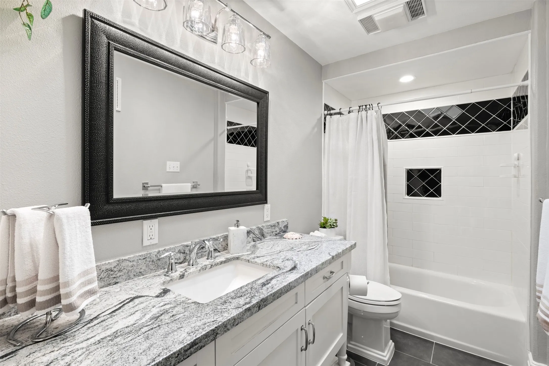 Full Bathroom 2