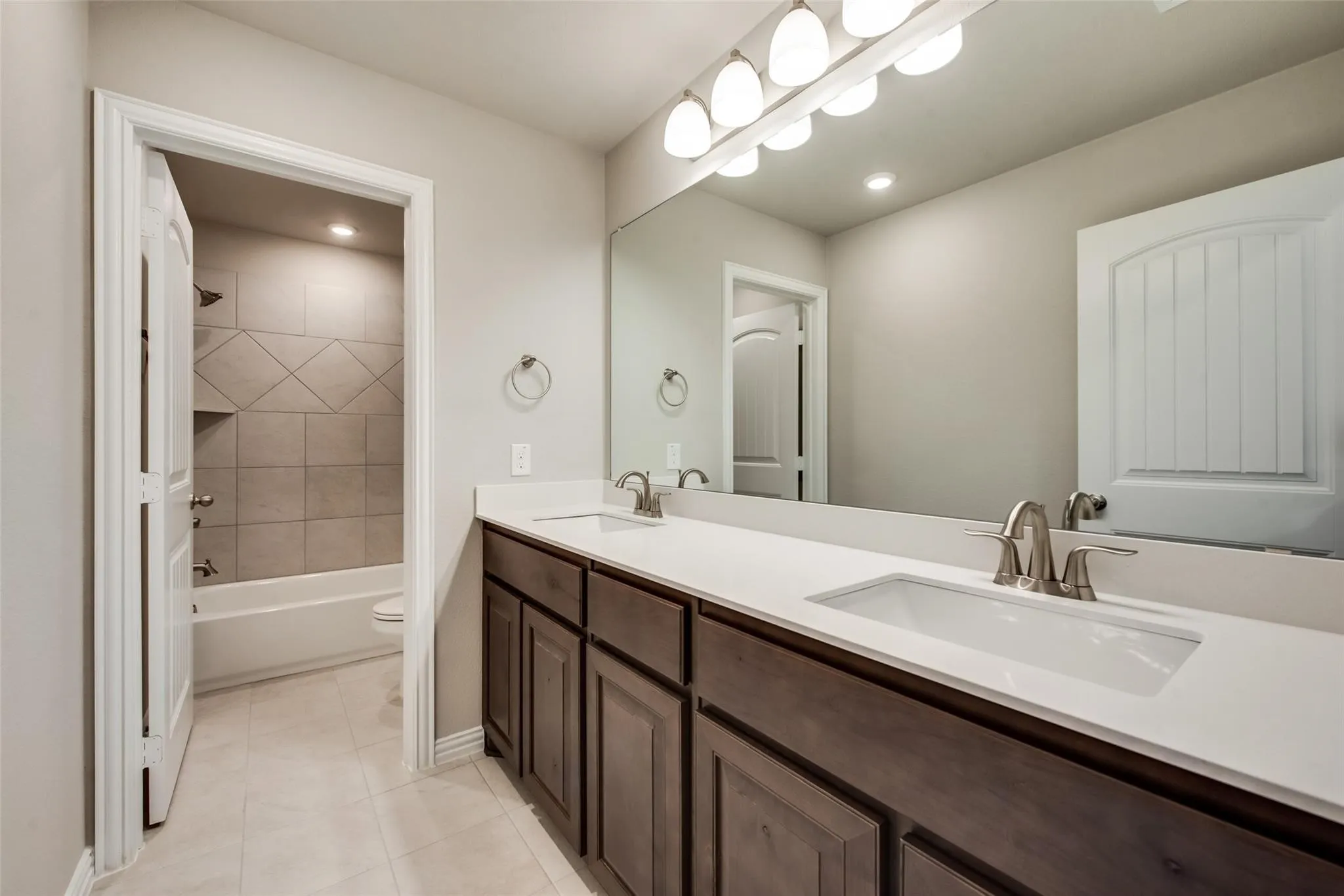 Single Family Residence For Sale in Parker County , 1533 Sidewinder Trail, Weatherford, Texas 76087, 4 Bedroom, 3 Bathroom, 2 Garage spaces, 2,684 Sqft, built in 2021, mls#21396766, Real Estate Agent in Weatherford, Homes For Sale in Parker county, Homes For Sale in Weatherford, Realtor in Weatherford Texas, Real Estate Brokerage Independent Realty Texas, Luminita Cordes Realtor
