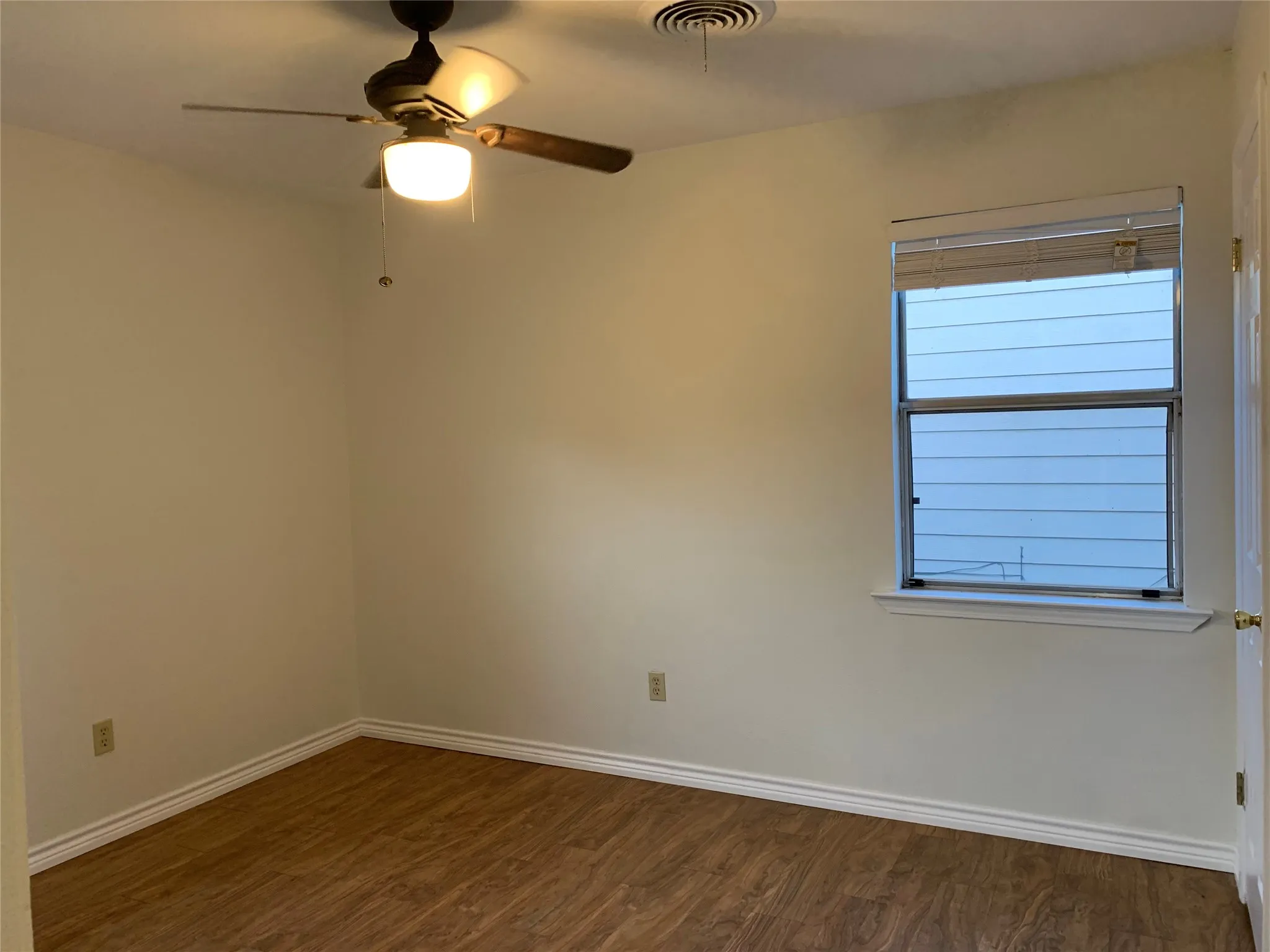 Single Family Residence For Sale in Taylor County , 4710 Edgemont Drive, Abilene, Texas 79606, 3 Bedroom, 1 Bathroom, Garage spaces, 1,080 Sqft, built in 1959, mls#21397364, Real Estate Agent in Abilene, Homes For Sale in Taylor county, Homes For Sale in Abilene, Realtor in Abilene Texas, Real Estate Brokerage Independent Realty Texas, Luminita Cordes Realtor