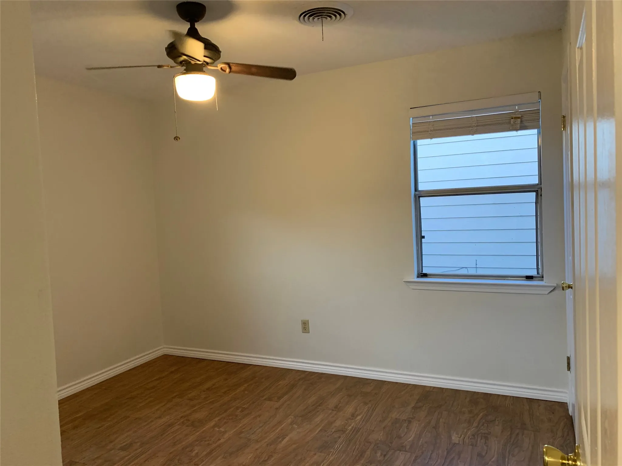 Single Family Residence For Sale in Taylor County , 4710 Edgemont Drive, Abilene, Texas 79606, 3 Bedroom, 1 Bathroom, Garage spaces, 1,080 Sqft, built in 1959, mls#21397364, Real Estate Agent in Abilene, Homes For Sale in Taylor county, Homes For Sale in Abilene, Realtor in Abilene Texas, Real Estate Brokerage Independent Realty Texas, Luminita Cordes Realtor