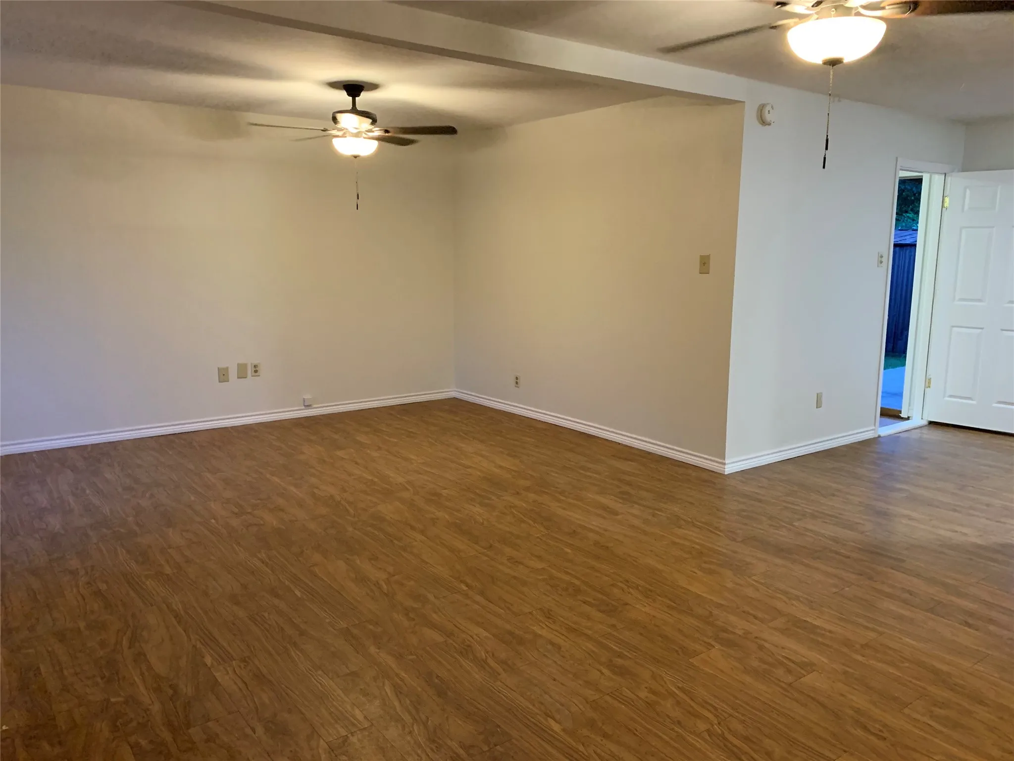 Single Family Residence For Sale in Taylor County , 4710 Edgemont Drive, Abilene, Texas 79606, 3 Bedroom, 1 Bathroom, Garage spaces, 1,080 Sqft, built in 1959, mls#21397364, Real Estate Agent in Abilene, Homes For Sale in Taylor county, Homes For Sale in Abilene, Realtor in Abilene Texas, Real Estate Brokerage Independent Realty Texas, Luminita Cordes Realtor