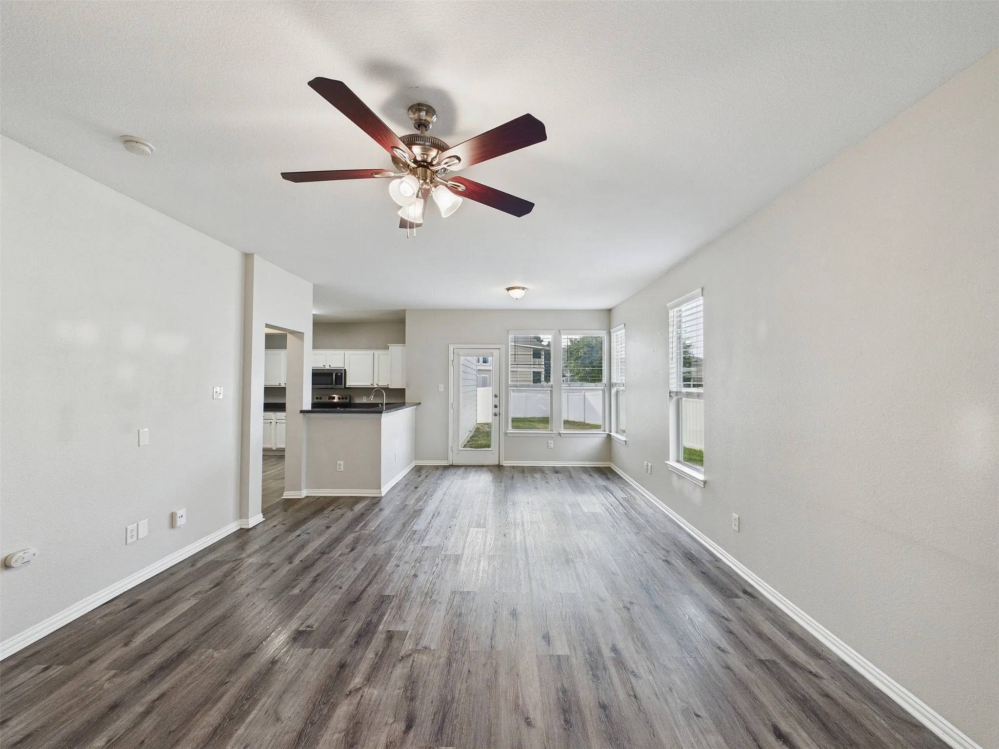 Single Family Residence For Sale in Denton County , 1016 Oakcrest Drive, Providence Village, Texas 76227, 4 Bedroom, 3 Bathroom, 2 Garage spaces, 2,010 Sqft, built in 2004, mls#21397258, Real Estate Agent in Providence Village, Homes For Sale in Denton county, Homes For Sale in Providence Village, Realtor in Providence Village Texas, Real Estate Brokerage Independent Realty Texas, Luminita Cordes Realtor
