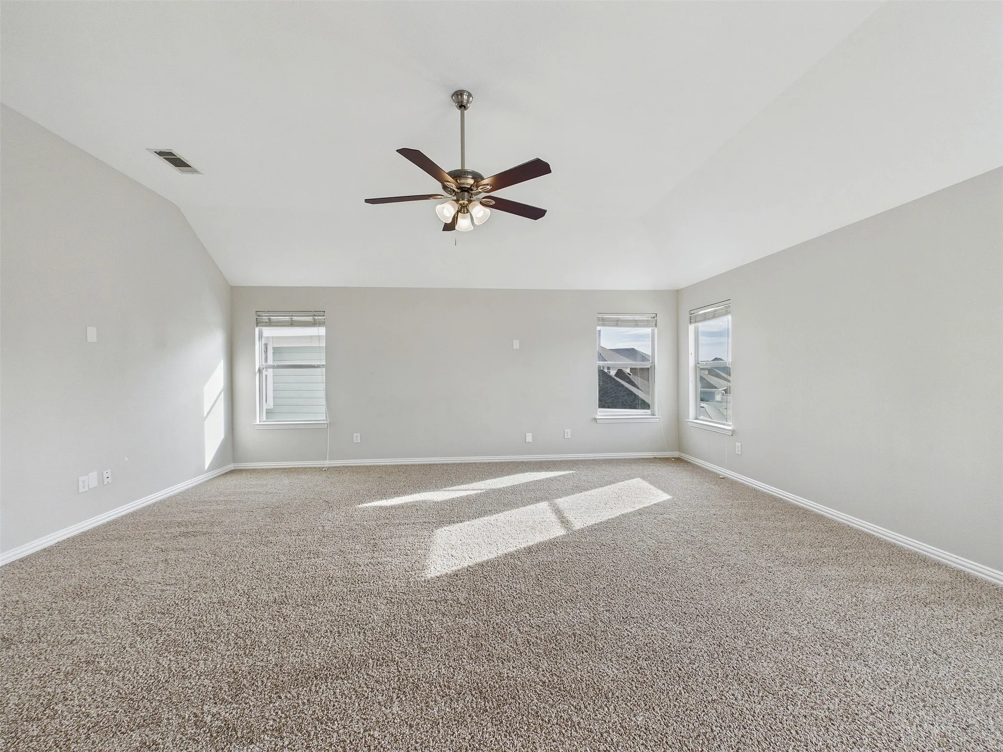 Single Family Residence For Sale in Denton County , 1016 Oakcrest Drive, Providence Village, Texas 76227, 4 Bedroom, 3 Bathroom, 2 Garage spaces, 2,010 Sqft, built in 2004, mls#21397258, Real Estate Agent in Providence Village, Homes For Sale in Denton county, Homes For Sale in Providence Village, Realtor in Providence Village Texas, Real Estate Brokerage Independent Realty Texas, Luminita Cordes Realtor