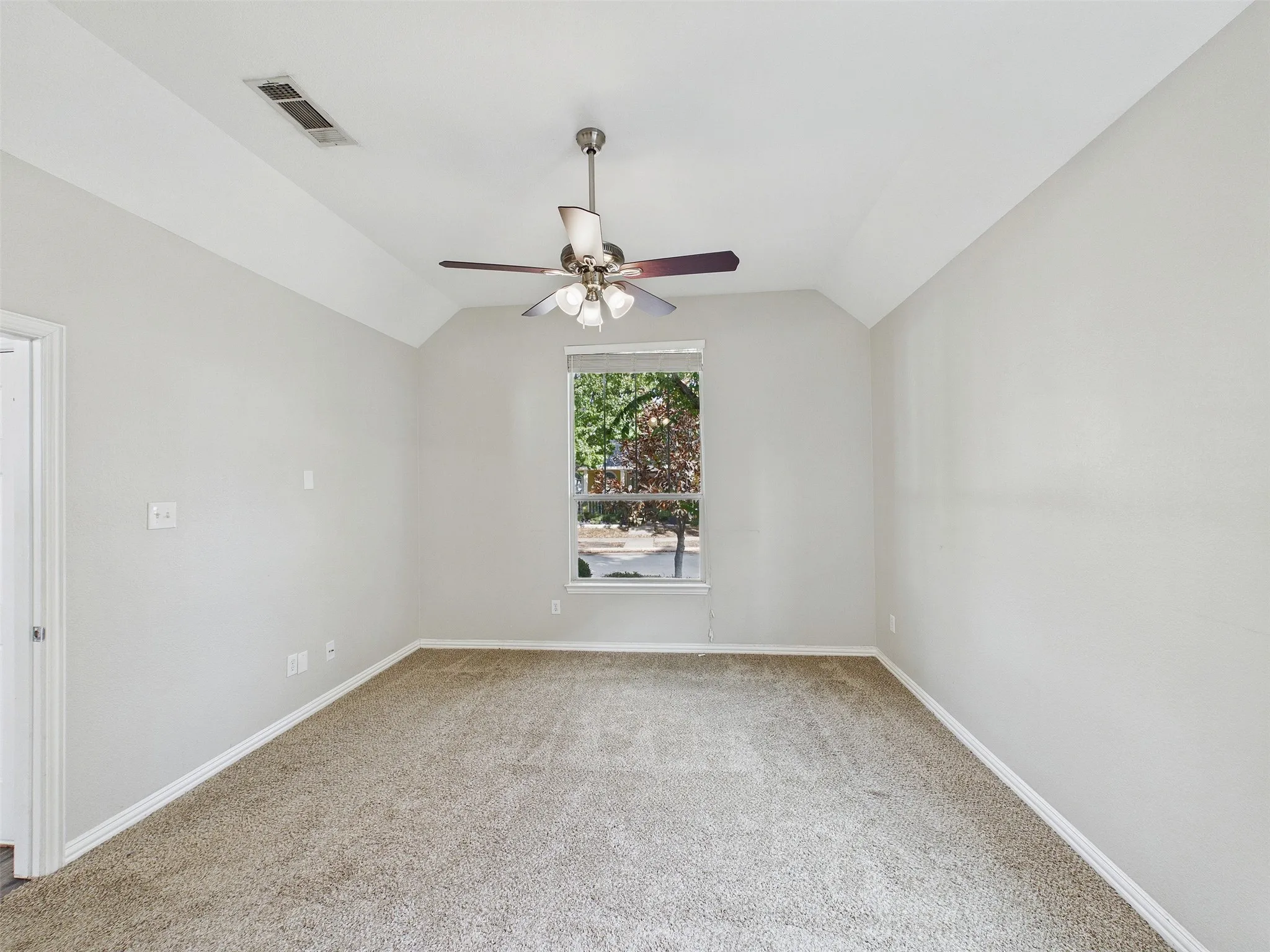 Single Family Residence For Sale in Denton County , 1016 Oakcrest Drive, Providence Village, Texas 76227, 4 Bedroom, 3 Bathroom, 2 Garage spaces, 2,010 Sqft, built in 2004, mls#21397258, Real Estate Agent in Providence Village, Homes For Sale in Denton county, Homes For Sale in Providence Village, Realtor in Providence Village Texas, Real Estate Brokerage Independent Realty Texas, Luminita Cordes Realtor