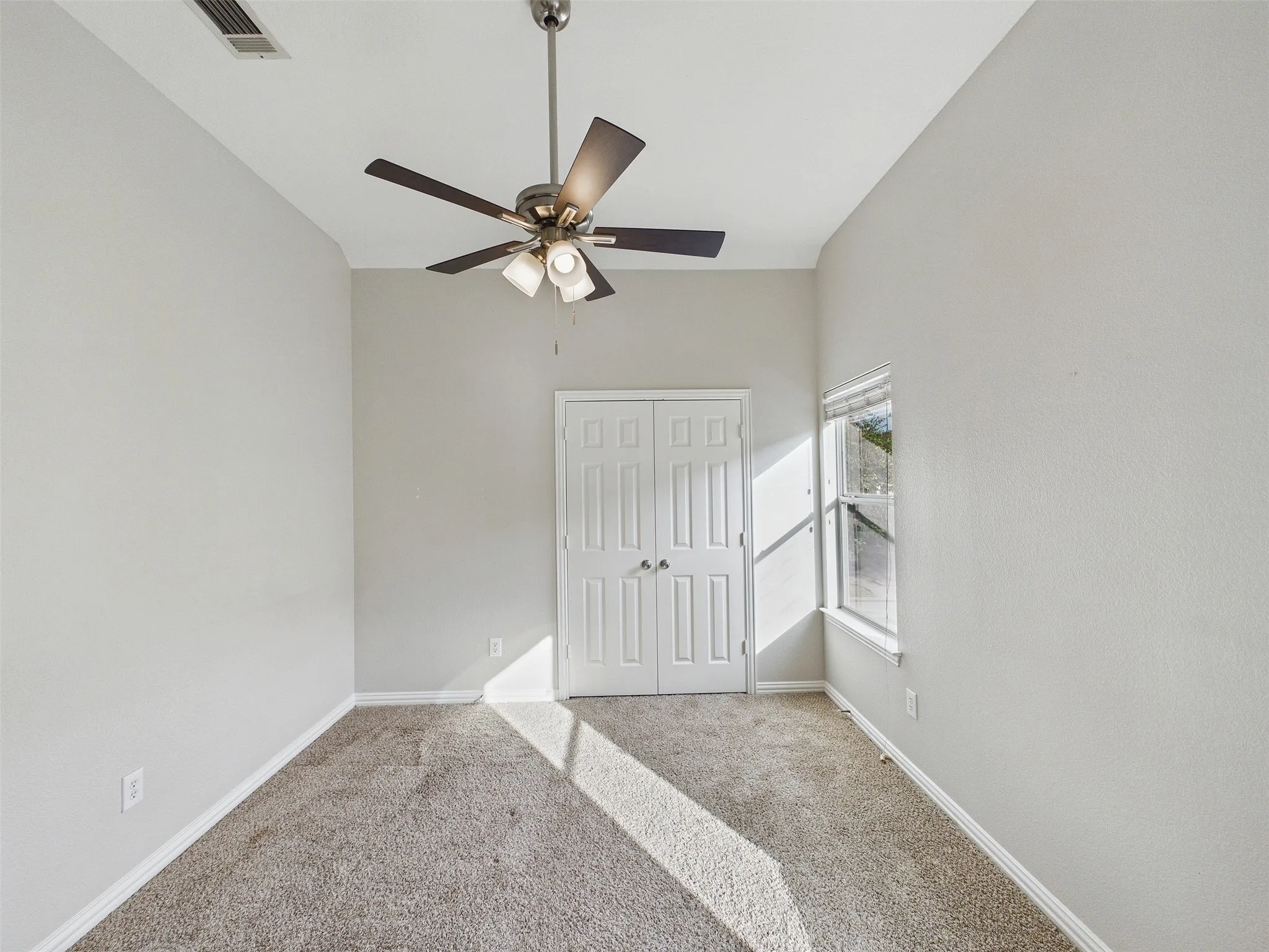Single Family Residence For Sale in Denton County , 1016 Oakcrest Drive, Providence Village, Texas 76227, 4 Bedroom, 3 Bathroom, 2 Garage spaces, 2,010 Sqft, built in 2004, mls#21397258, Real Estate Agent in Providence Village, Homes For Sale in Denton county, Homes For Sale in Providence Village, Realtor in Providence Village Texas, Real Estate Brokerage Independent Realty Texas, Luminita Cordes Realtor