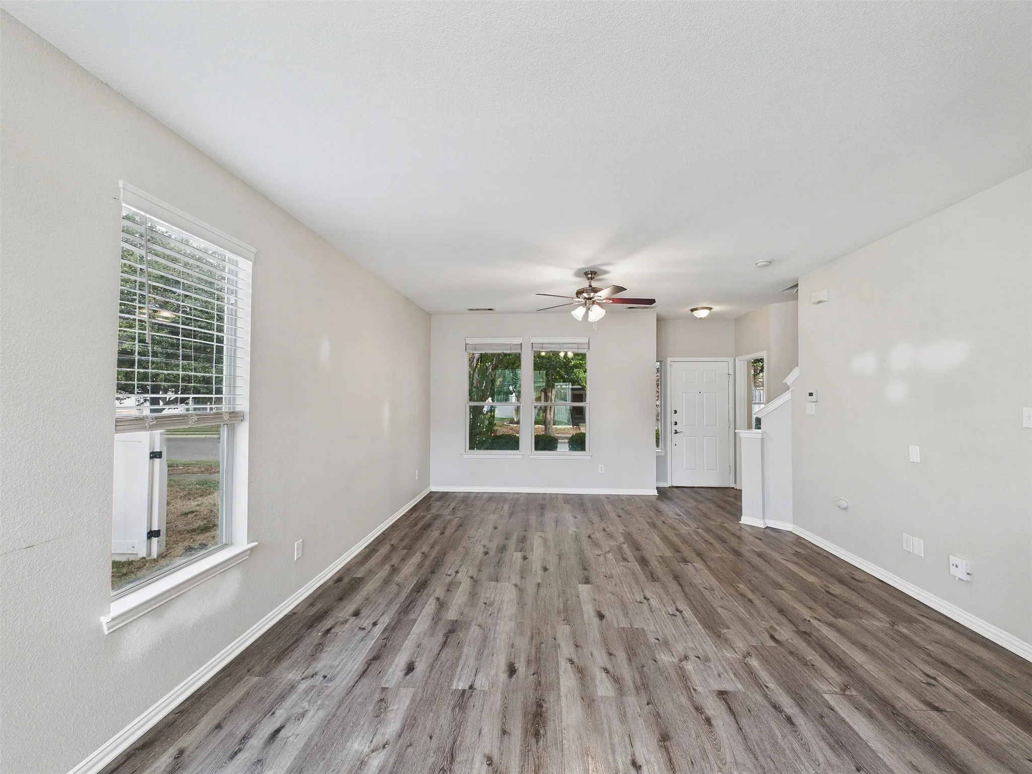 Single Family Residence For Sale in Denton County , 1016 Oakcrest Drive, Providence Village, Texas 76227, 4 Bedroom, 3 Bathroom, 2 Garage spaces, 2,010 Sqft, built in 2004, mls#21397258, Real Estate Agent in Providence Village, Homes For Sale in Denton county, Homes For Sale in Providence Village, Realtor in Providence Village Texas, Real Estate Brokerage Independent Realty Texas, Luminita Cordes Realtor