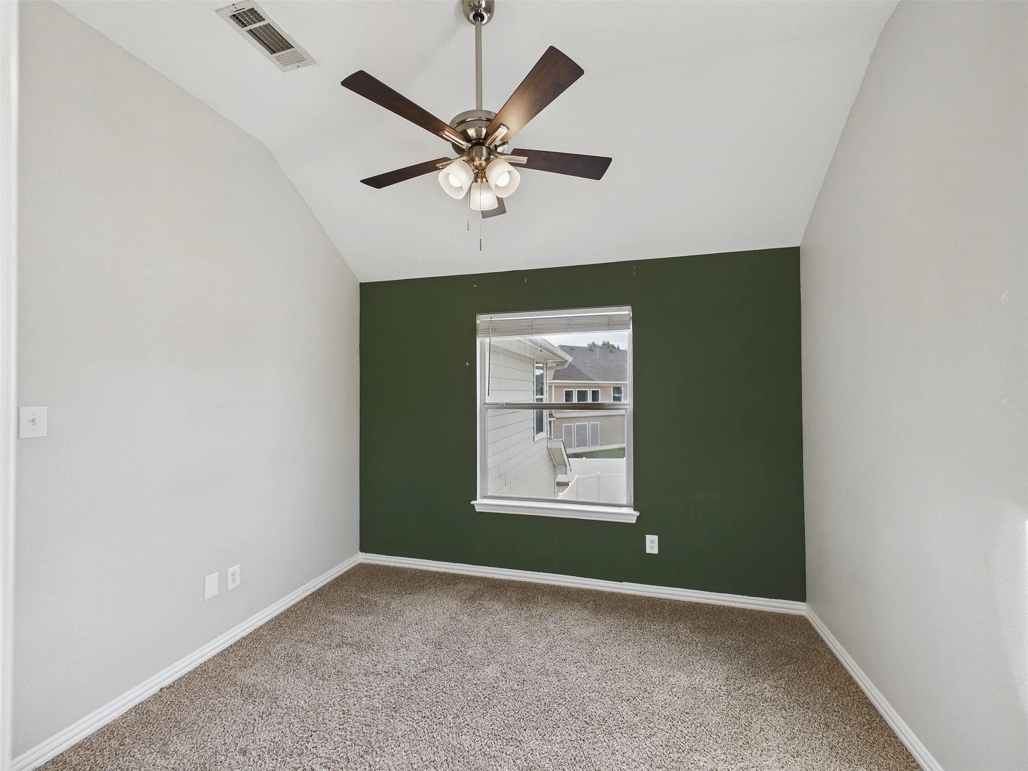 Single Family Residence For Sale in Denton County , 1016 Oakcrest Drive, Providence Village, Texas 76227, 4 Bedroom, 3 Bathroom, 2 Garage spaces, 2,010 Sqft, built in 2004, mls#21397258, Real Estate Agent in Providence Village, Homes For Sale in Denton county, Homes For Sale in Providence Village, Realtor in Providence Village Texas, Real Estate Brokerage Independent Realty Texas, Luminita Cordes Realtor