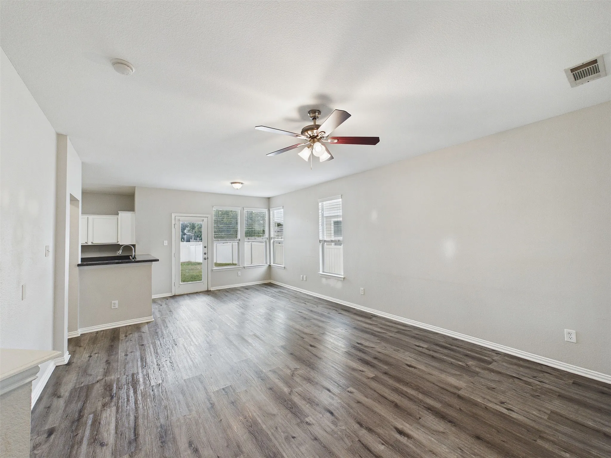 Single Family Residence For Sale in Denton County , 1016 Oakcrest Drive, Providence Village, Texas 76227, 4 Bedroom, 3 Bathroom, 2 Garage spaces, 2,010 Sqft, built in 2004, mls#21397258, Real Estate Agent in Providence Village, Homes For Sale in Denton county, Homes For Sale in Providence Village, Realtor in Providence Village Texas, Real Estate Brokerage Independent Realty Texas, Luminita Cordes Realtor