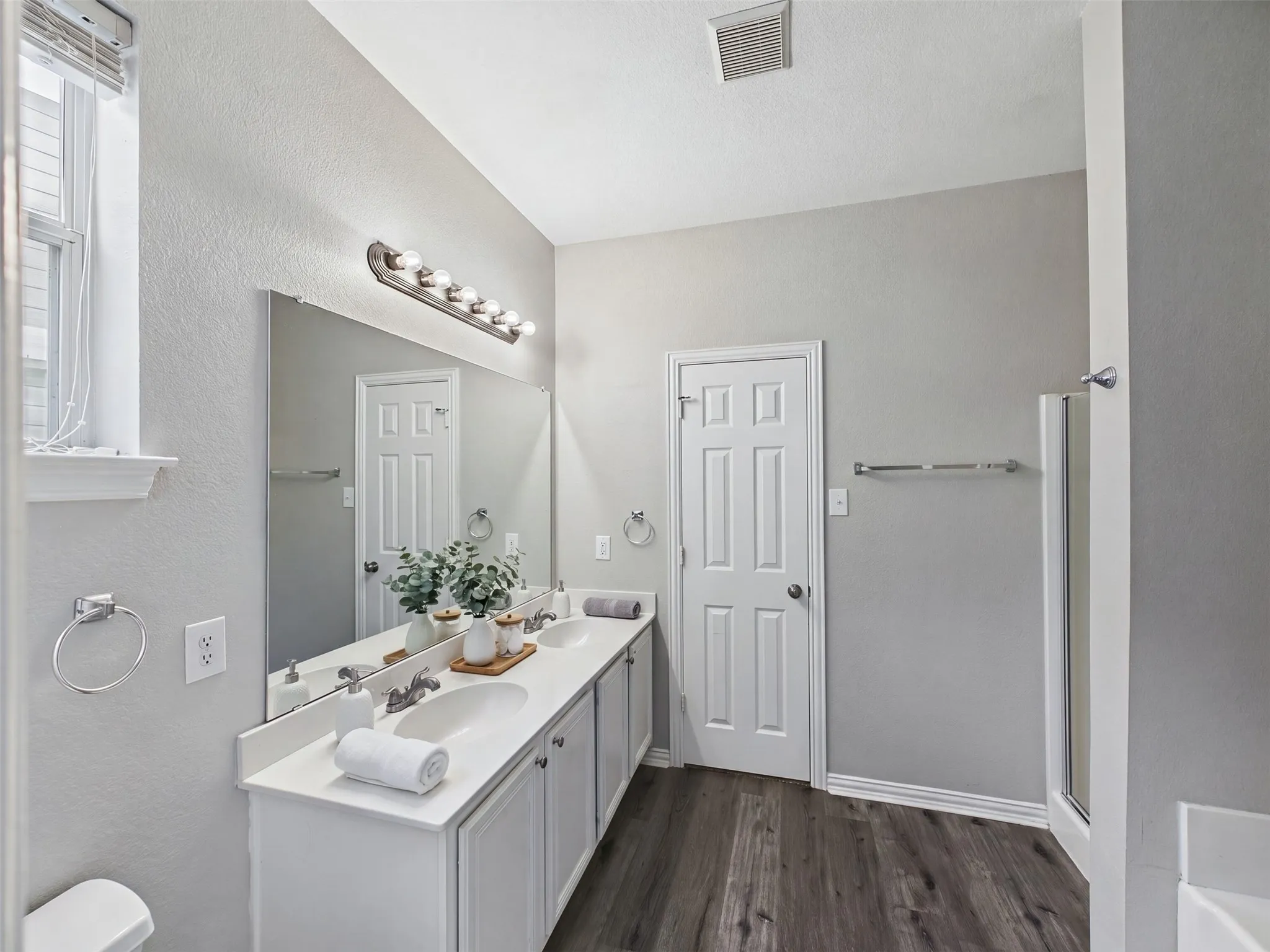 Single Family Residence For Sale in Denton County , 1016 Oakcrest Drive, Providence Village, Texas 76227, 4 Bedroom, 3 Bathroom, 2 Garage spaces, 2,010 Sqft, built in 2004, mls#21397258, Real Estate Agent in Providence Village, Homes For Sale in Denton county, Homes For Sale in Providence Village, Realtor in Providence Village Texas, Real Estate Brokerage Independent Realty Texas, Luminita Cordes Realtor