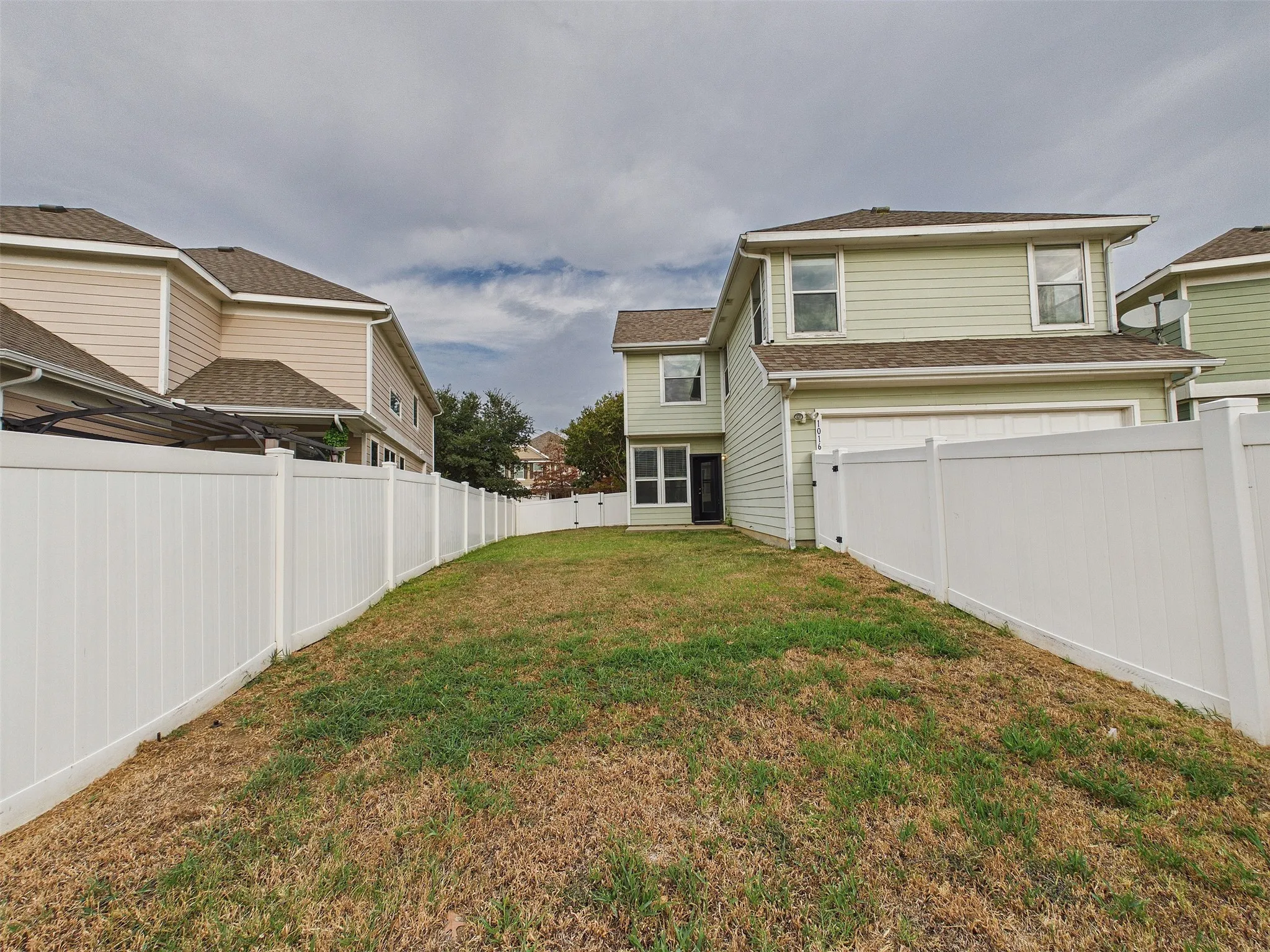 Single Family Residence For Sale in Denton County , 1016 Oakcrest Drive, Providence Village, Texas 76227, 4 Bedroom, 3 Bathroom, 2 Garage spaces, 2,010 Sqft, built in 2004, mls#21397258, Real Estate Agent in Providence Village, Homes For Sale in Denton county, Homes For Sale in Providence Village, Realtor in Providence Village Texas, Real Estate Brokerage Independent Realty Texas, Luminita Cordes Realtor