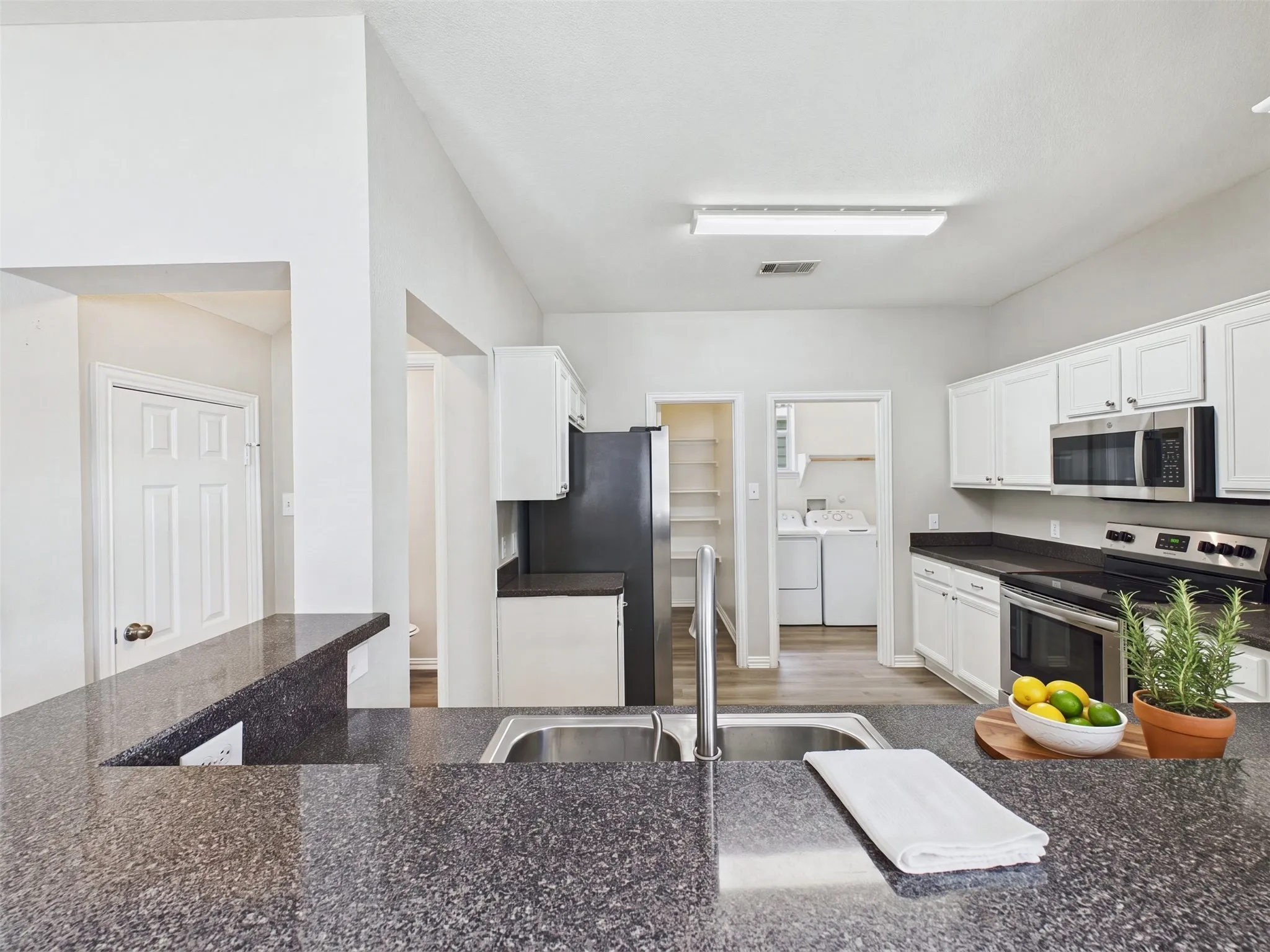Single Family Residence For Sale in Denton County , 1016 Oakcrest Drive, Providence Village, Texas 76227, 4 Bedroom, 3 Bathroom, 2 Garage spaces, 2,010 Sqft, built in 2004, mls#21397258, Real Estate Agent in Providence Village, Homes For Sale in Denton county, Homes For Sale in Providence Village, Realtor in Providence Village Texas, Real Estate Brokerage Independent Realty Texas, Luminita Cordes Realtor