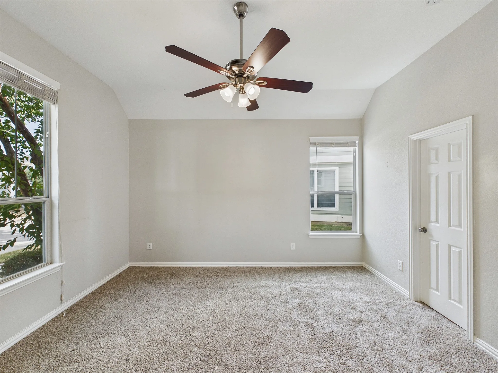 Single Family Residence For Sale in Denton County , 1016 Oakcrest Drive, Providence Village, Texas 76227, 4 Bedroom, 3 Bathroom, 2 Garage spaces, 2,010 Sqft, built in 2004, mls#21397258, Real Estate Agent in Providence Village, Homes For Sale in Denton county, Homes For Sale in Providence Village, Realtor in Providence Village Texas, Real Estate Brokerage Independent Realty Texas, Luminita Cordes Realtor