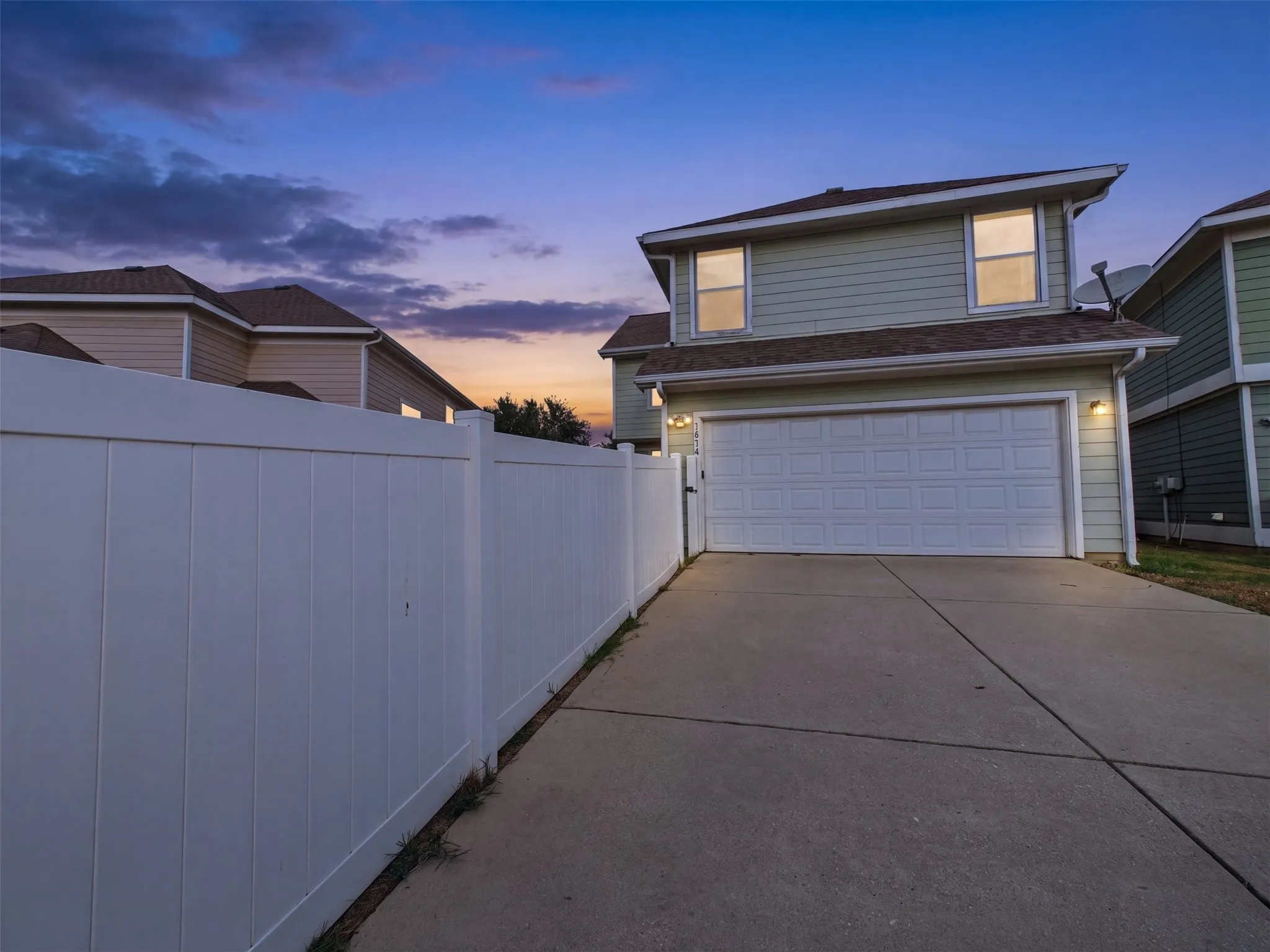 Single Family Residence For Sale in Denton County , 1016 Oakcrest Drive, Providence Village, Texas 76227, 4 Bedroom, 3 Bathroom, 2 Garage spaces, 2,010 Sqft, built in 2004, mls#21397258, Real Estate Agent in Providence Village, Homes For Sale in Denton county, Homes For Sale in Providence Village, Realtor in Providence Village Texas, Real Estate Brokerage Independent Realty Texas, Luminita Cordes Realtor