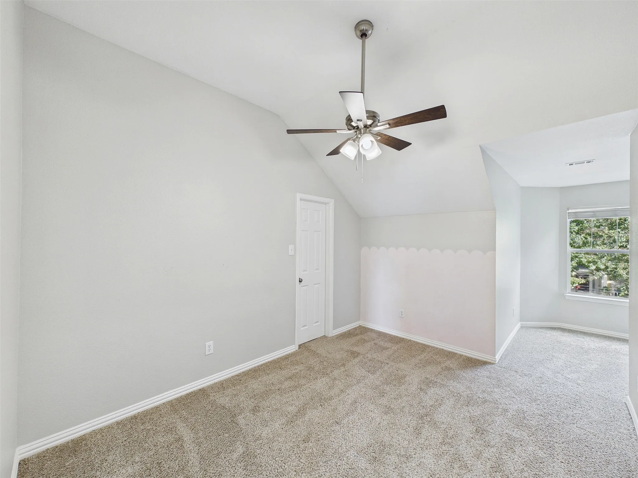 Single Family Residence For Sale in Denton County , 1016 Oakcrest Drive, Providence Village, Texas 76227, 4 Bedroom, 3 Bathroom, 2 Garage spaces, 2,010 Sqft, built in 2004, mls#21397258, Real Estate Agent in Providence Village, Homes For Sale in Denton county, Homes For Sale in Providence Village, Realtor in Providence Village Texas, Real Estate Brokerage Independent Realty Texas, Luminita Cordes Realtor
