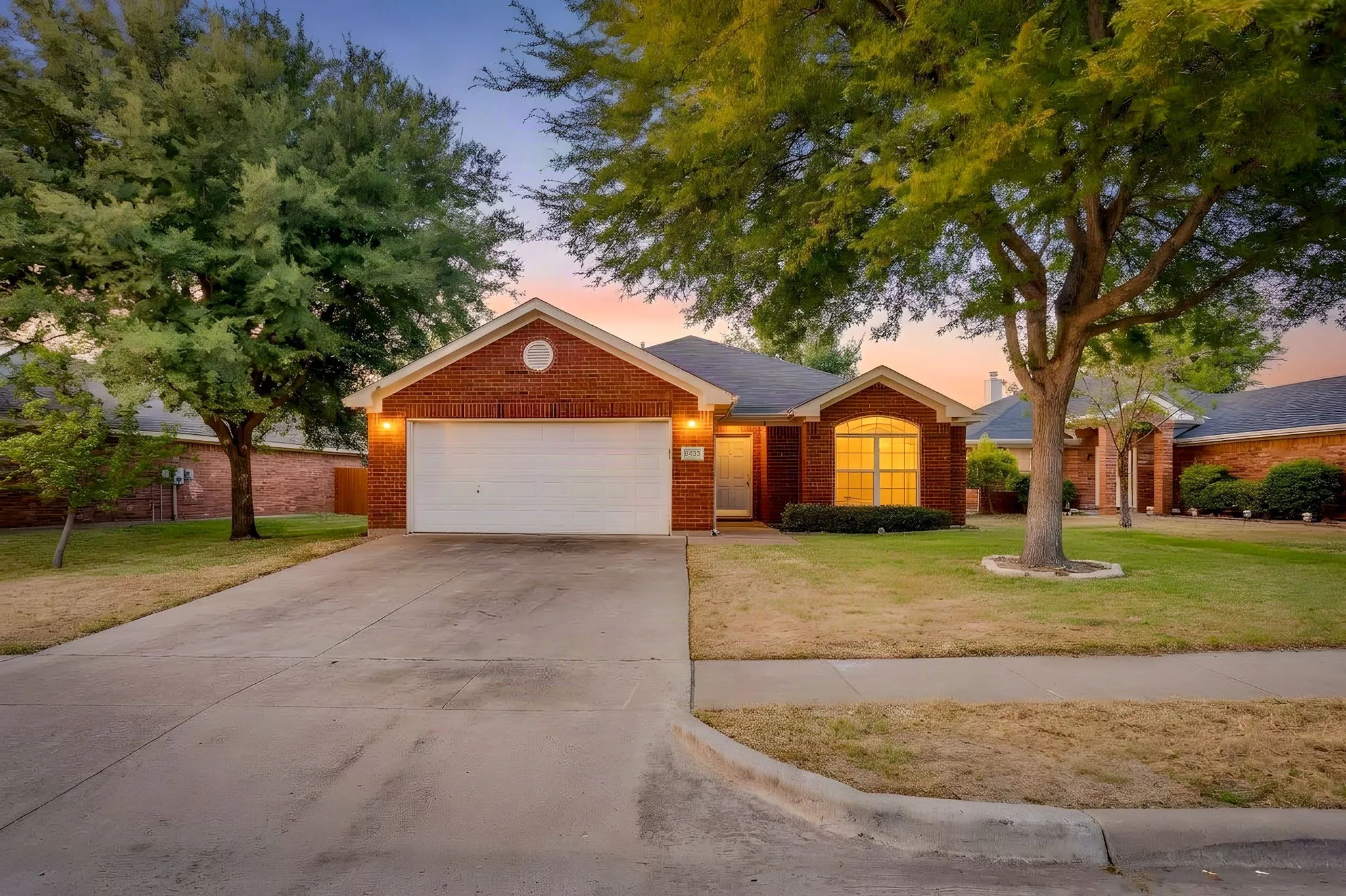 Single Family Residence For Sale in Tarrant County , 8433 Trinity Vista Trail, Fort Worth, Texas 76053, 3 Bedroom, 2 Bathroom, 2 Garage spaces, 1,534 Sqft, built in 2002, mls#21395619, Real Estate Agent in Fort Worth, Homes For Sale in Tarrant county, Homes For Sale in Fort Worth, Realtor in Fort Worth Texas, Real Estate Brokerage Independent Realty Texas, Luminita Cordes Realtor