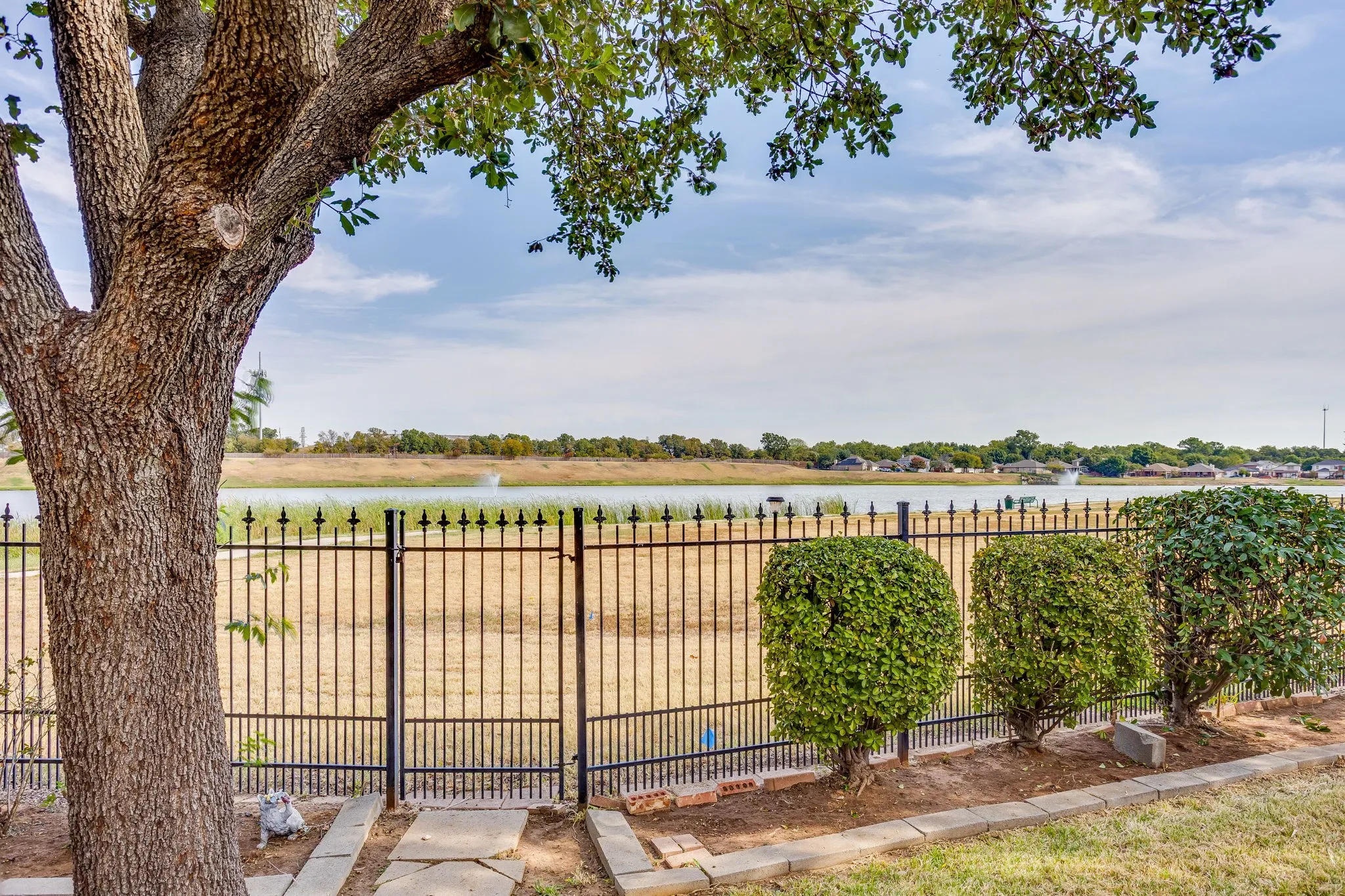Your own private gate entrance direct to the lake