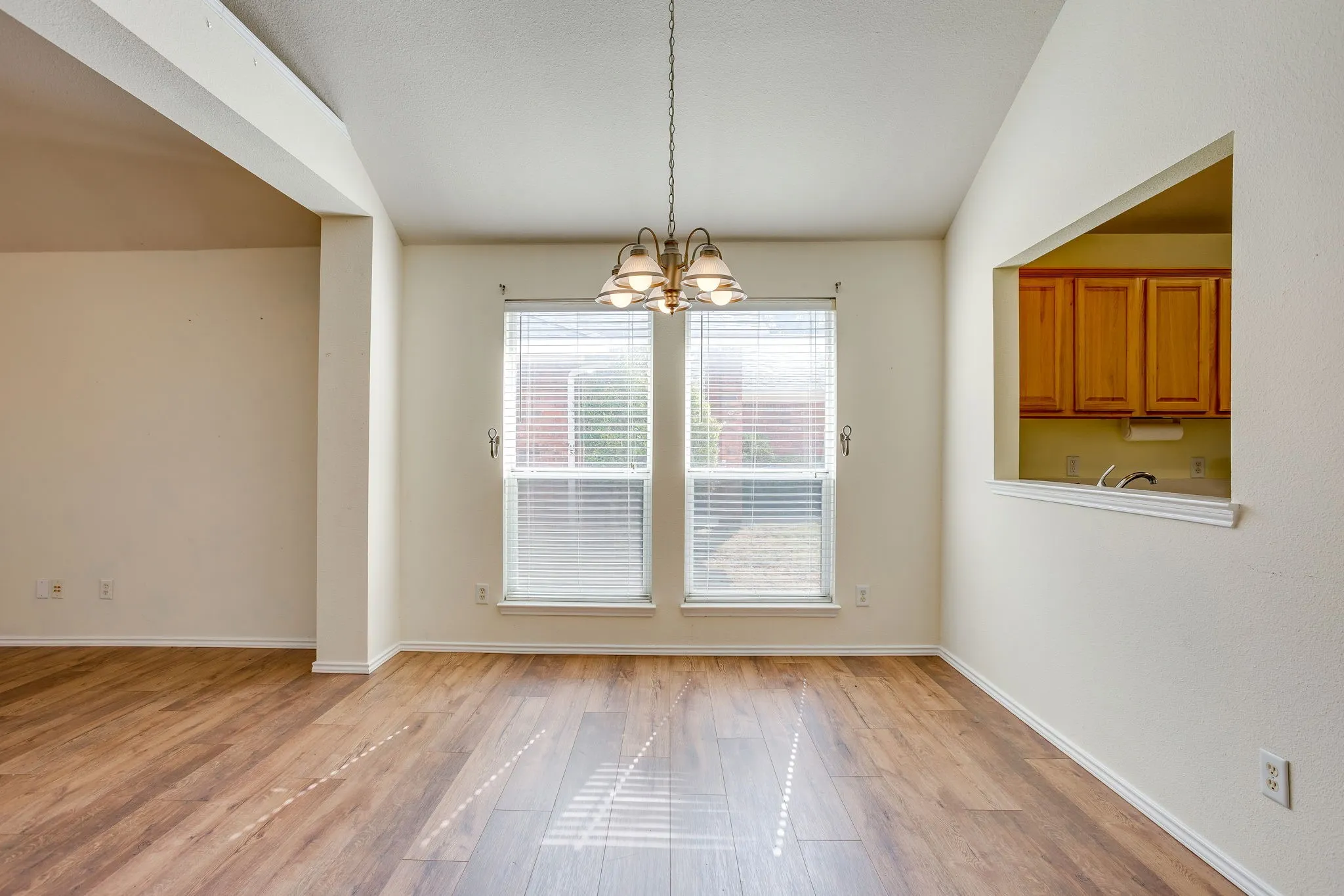 14x10 defined dining area