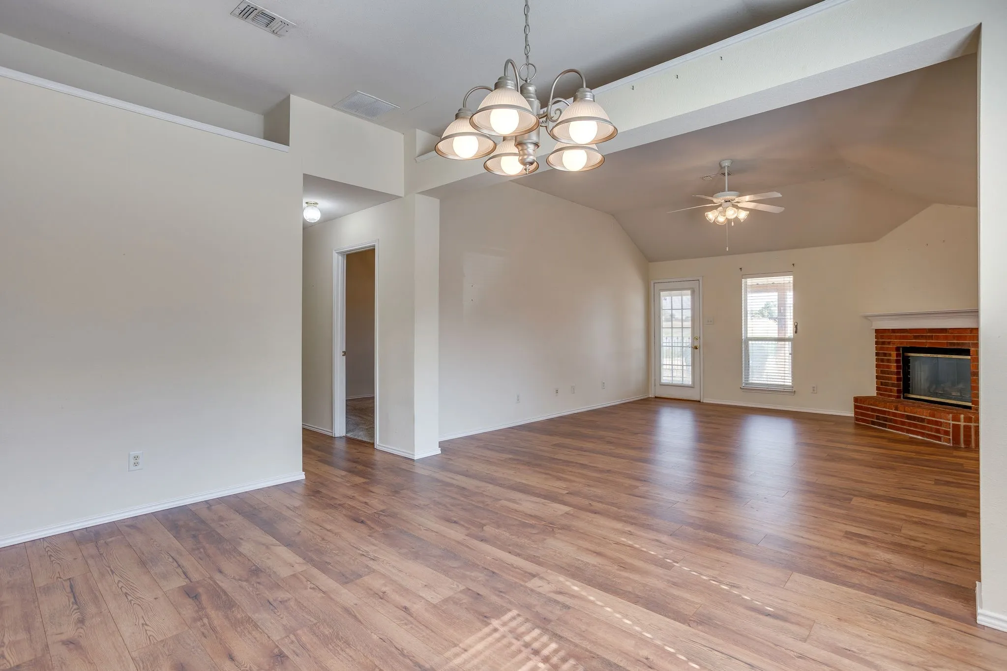 Single Family Residence For Sale in Tarrant County , 8433 Trinity Vista Trail, Fort Worth, Texas 76053, 3 Bedroom, 2 Bathroom, 2 Garage spaces, 1,534 Sqft, built in 2002, mls#21395619, Real Estate Agent in Fort Worth, Homes For Sale in Tarrant county, Homes For Sale in Fort Worth, Realtor in Fort Worth Texas, Real Estate Brokerage Independent Realty Texas, Luminita Cordes Realtor