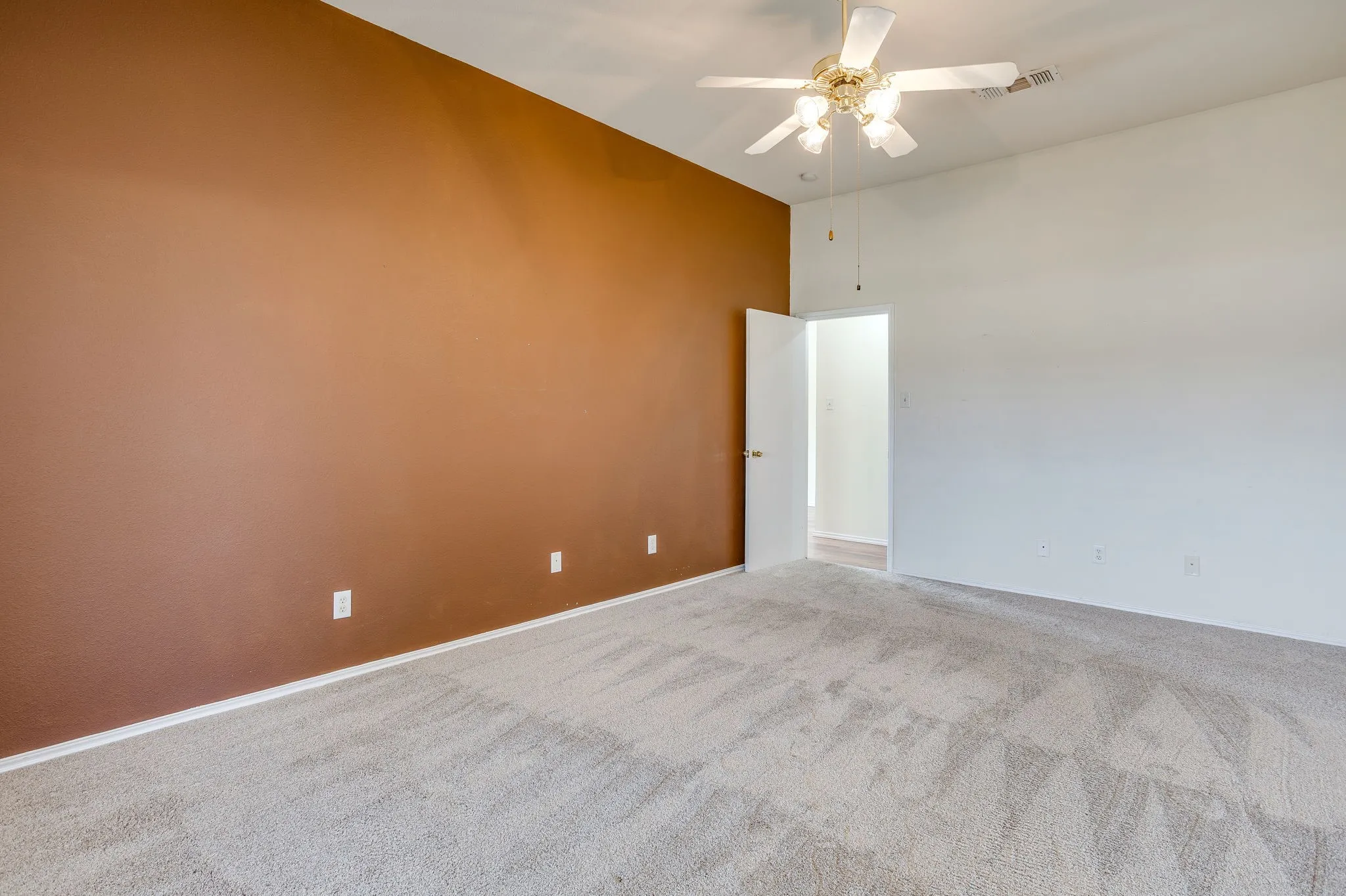 Single Family Residence For Sale in Tarrant County , 8433 Trinity Vista Trail, Fort Worth, Texas 76053, 3 Bedroom, 2 Bathroom, 2 Garage spaces, 1,534 Sqft, built in 2002, mls#21395619, Real Estate Agent in Fort Worth, Homes For Sale in Tarrant county, Homes For Sale in Fort Worth, Realtor in Fort Worth Texas, Real Estate Brokerage Independent Realty Texas, Luminita Cordes Realtor