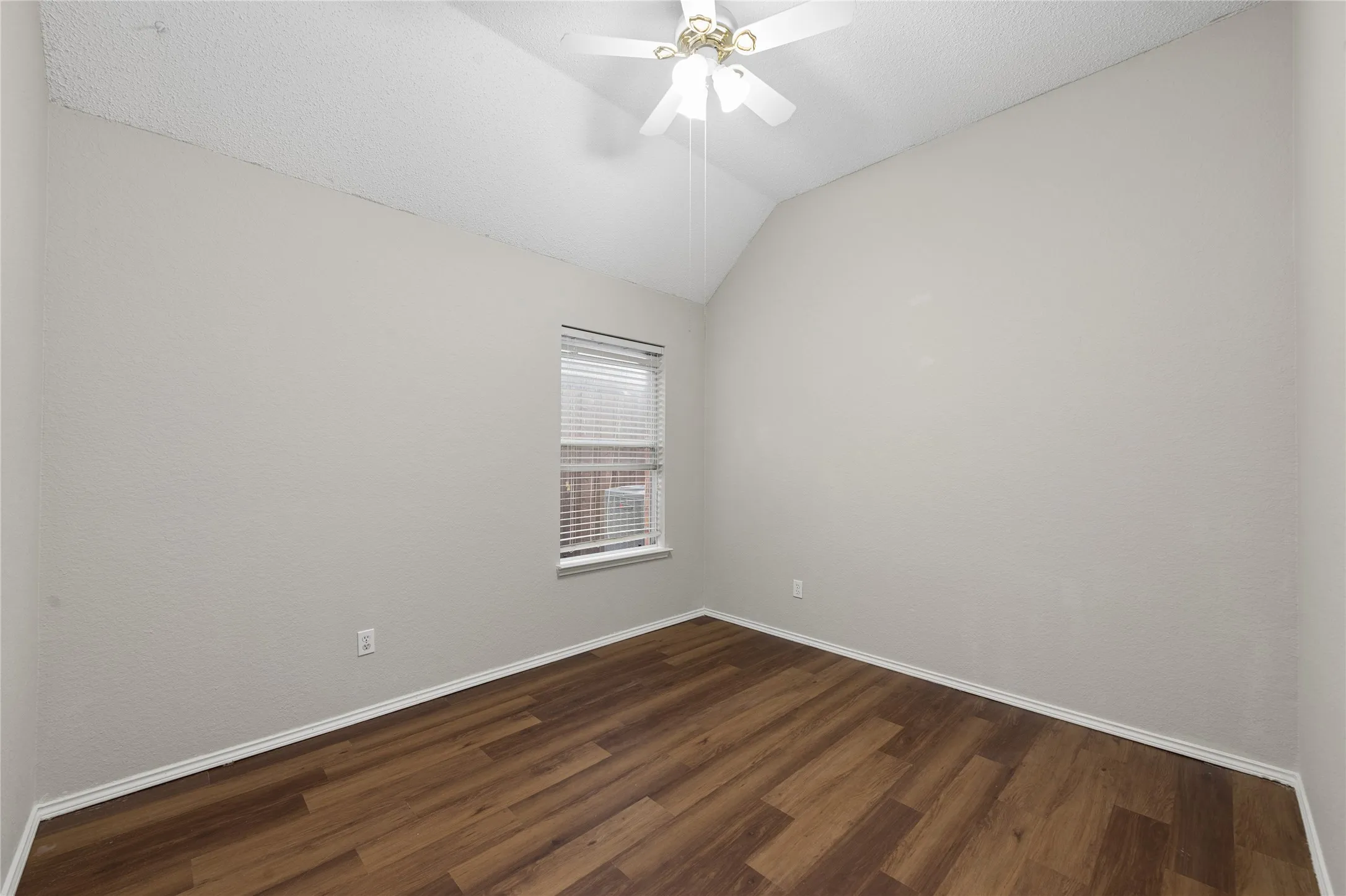 Single Family Residence For Rent in Collin County , 5012 Geranium Court, Mc Kinney, Texas 75070, 3 Bedroom, 2 Bathroom, 2 Garage spaces, 1,832 Sqft, built in 2000, mls#21397382, Real Estate Agent in Mc Kinney, Homes For Rent in Collin county, Homes For Rent in Mc Kinney, Realtor in Mc Kinney Texas, Real Estate Brokerage Independent Realty Texas, Luminita Cordes Realtor