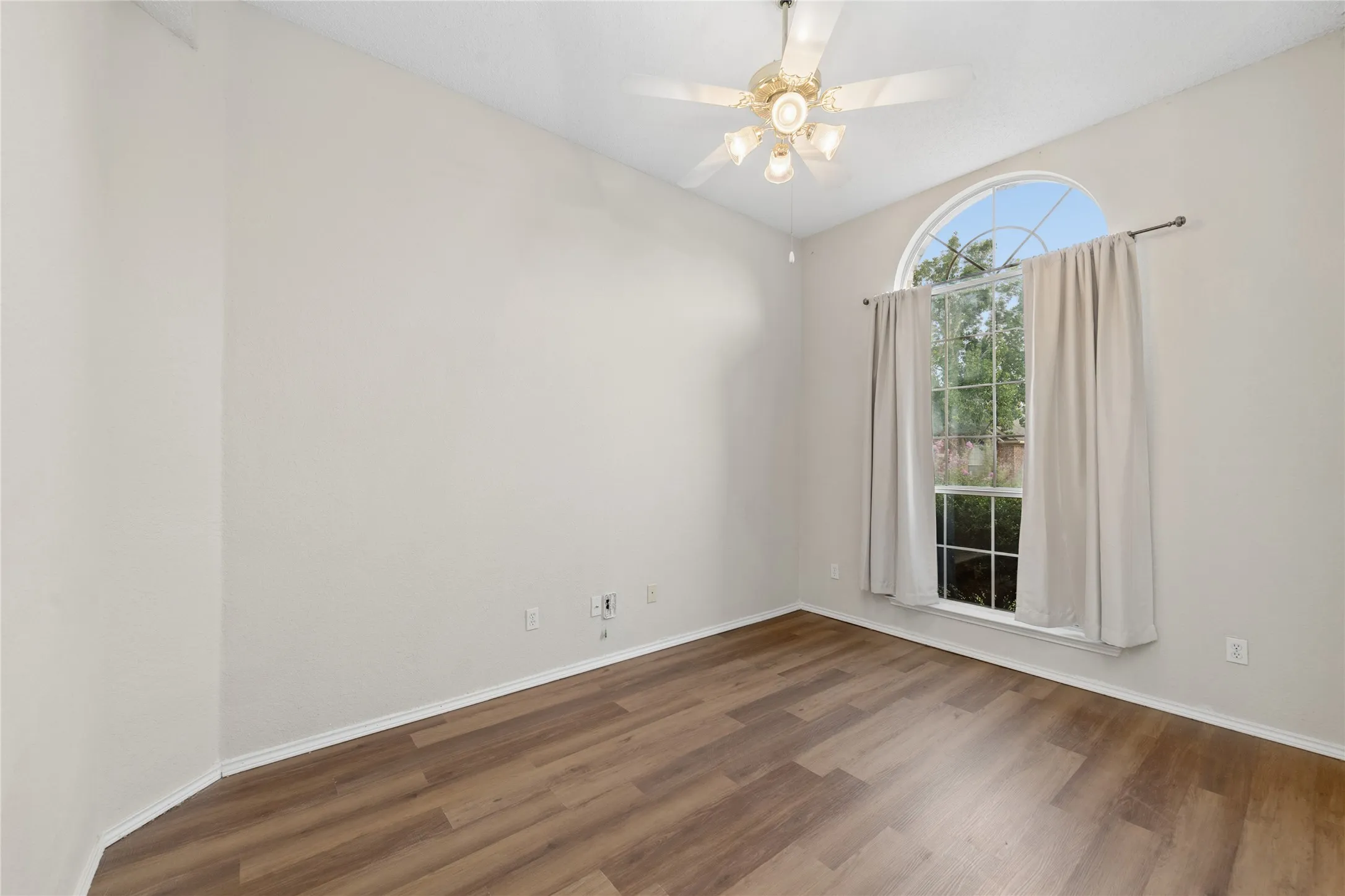 Single Family Residence For Rent in Collin County , 5012 Geranium Court, Mc Kinney, Texas 75070, 3 Bedroom, 2 Bathroom, 2 Garage spaces, 1,832 Sqft, built in 2000, mls#21397382, Real Estate Agent in Mc Kinney, Homes For Rent in Collin county, Homes For Rent in Mc Kinney, Realtor in Mc Kinney Texas, Real Estate Brokerage Independent Realty Texas, Luminita Cordes Realtor