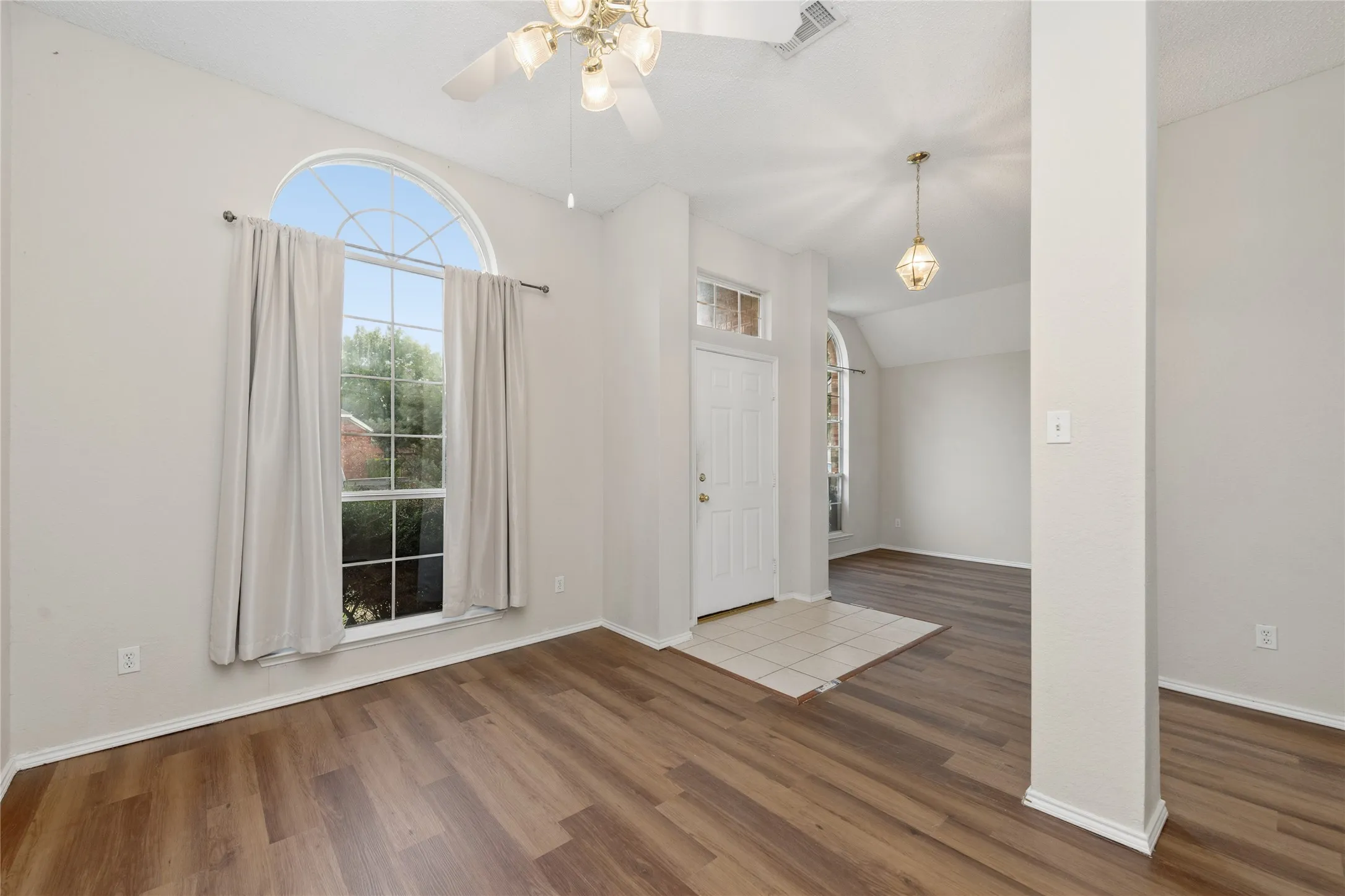 Single Family Residence For Rent in Collin County , 5012 Geranium Court, Mc Kinney, Texas 75070, 3 Bedroom, 2 Bathroom, 2 Garage spaces, 1,832 Sqft, built in 2000, mls#21397382, Real Estate Agent in Mc Kinney, Homes For Rent in Collin county, Homes For Rent in Mc Kinney, Realtor in Mc Kinney Texas, Real Estate Brokerage Independent Realty Texas, Luminita Cordes Realtor