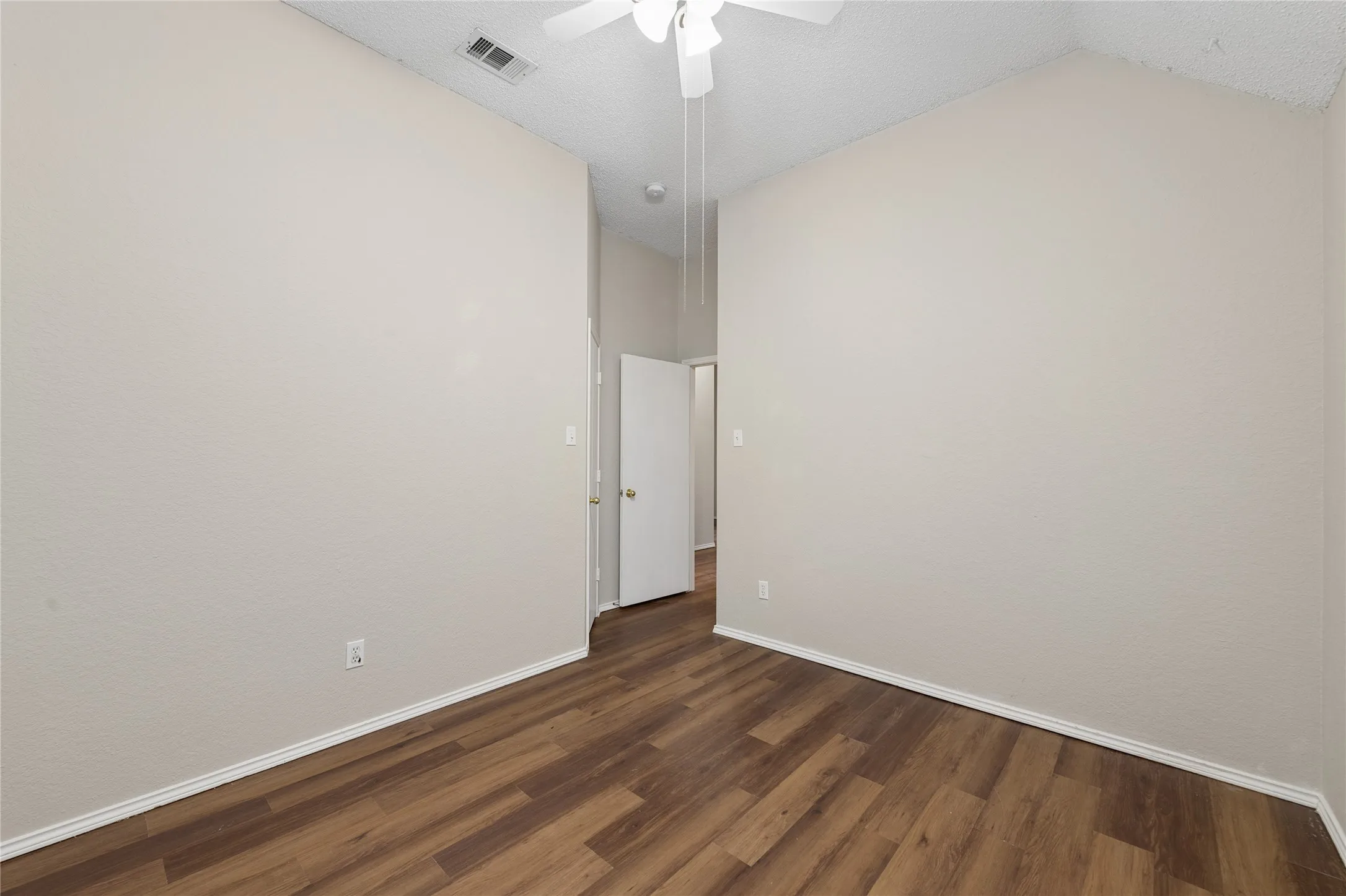 Single Family Residence For Rent in Collin County , 5012 Geranium Court, Mc Kinney, Texas 75070, 3 Bedroom, 2 Bathroom, 2 Garage spaces, 1,832 Sqft, built in 2000, mls#21397382, Real Estate Agent in Mc Kinney, Homes For Rent in Collin county, Homes For Rent in Mc Kinney, Realtor in Mc Kinney Texas, Real Estate Brokerage Independent Realty Texas, Luminita Cordes Realtor