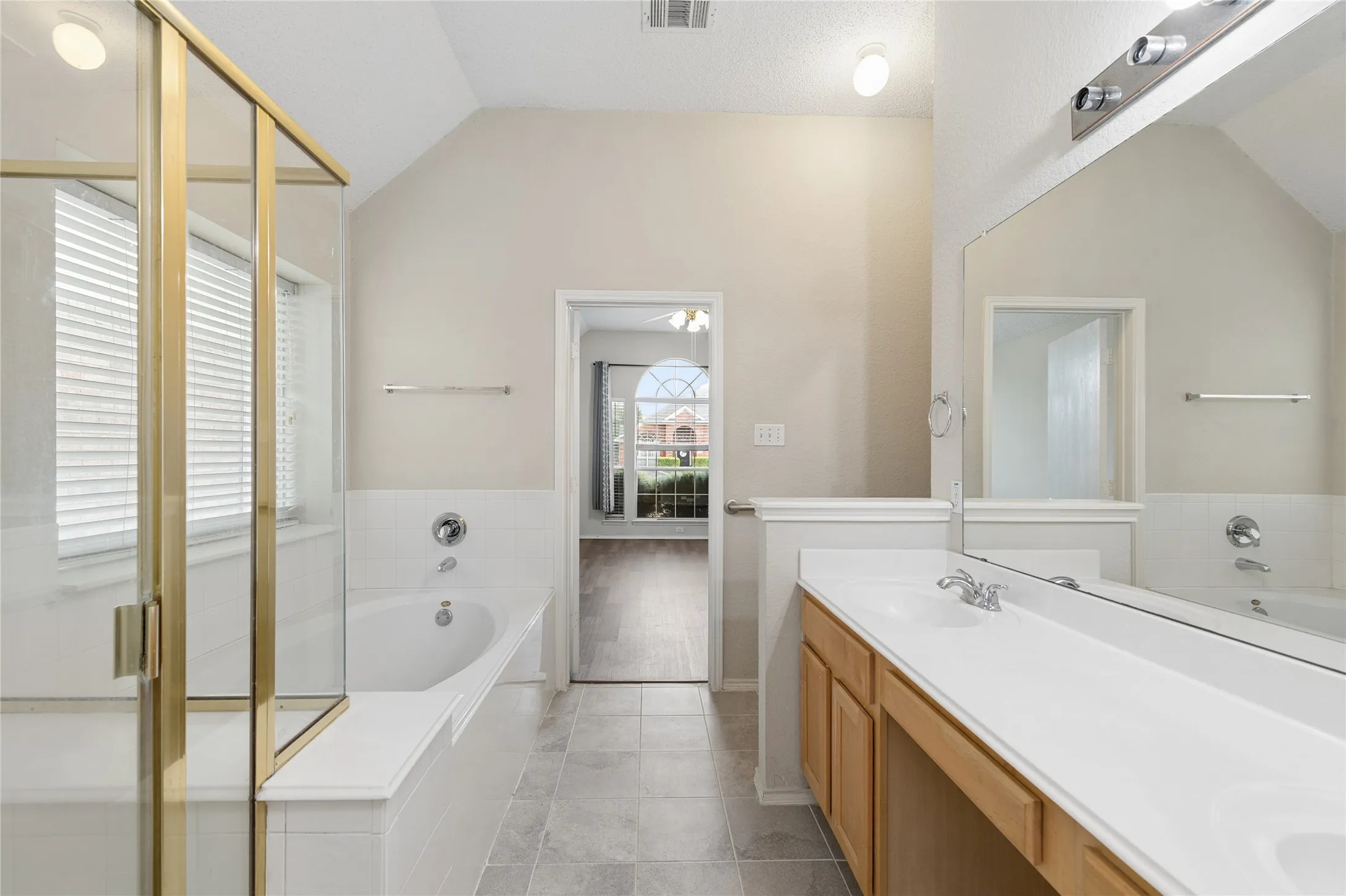 Single Family Residence For Rent in Collin County , 5012 Geranium Court, Mc Kinney, Texas 75070, 3 Bedroom, 2 Bathroom, 2 Garage spaces, 1,832 Sqft, built in 2000, mls#21397382, Real Estate Agent in Mc Kinney, Homes For Rent in Collin county, Homes For Rent in Mc Kinney, Realtor in Mc Kinney Texas, Real Estate Brokerage Independent Realty Texas, Luminita Cordes Realtor